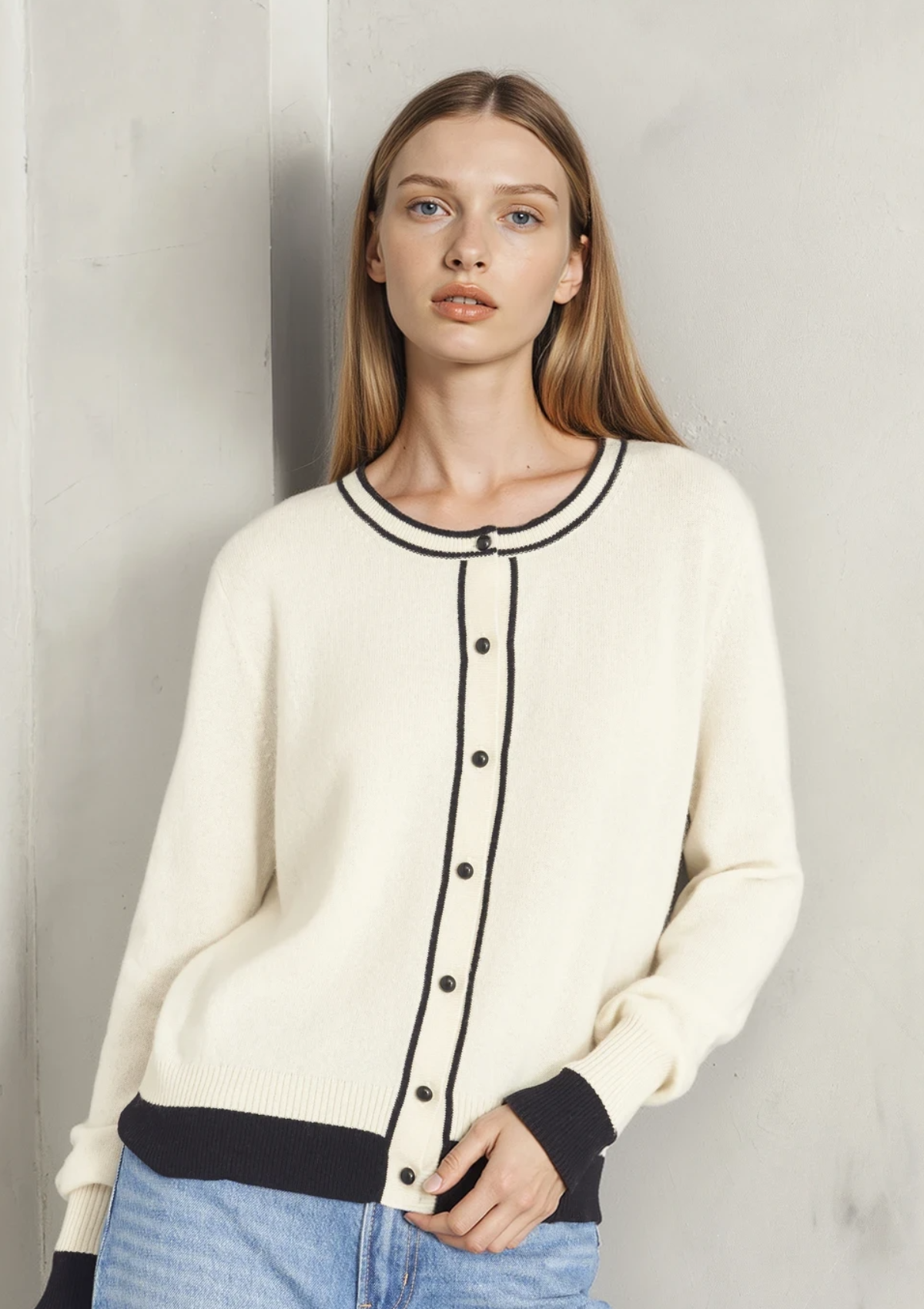 Crew Neck Cashmere Cardigan in Chalk/Black