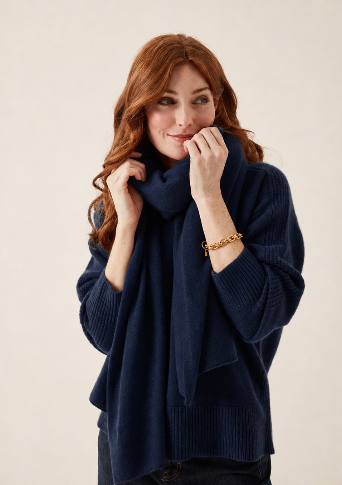 Lofty Cashmere Scarf in Midnight Blue