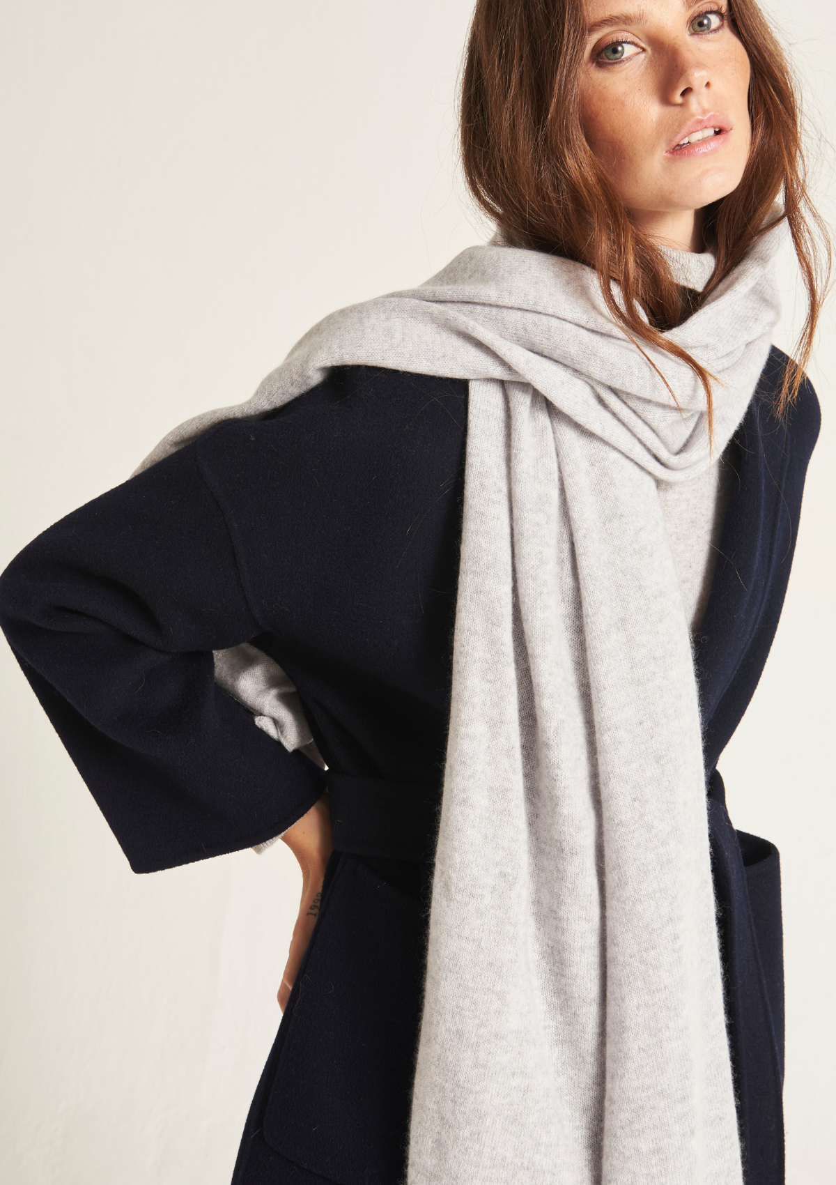 Cashmere Lofty Blanket Scarf in Foggy Grey