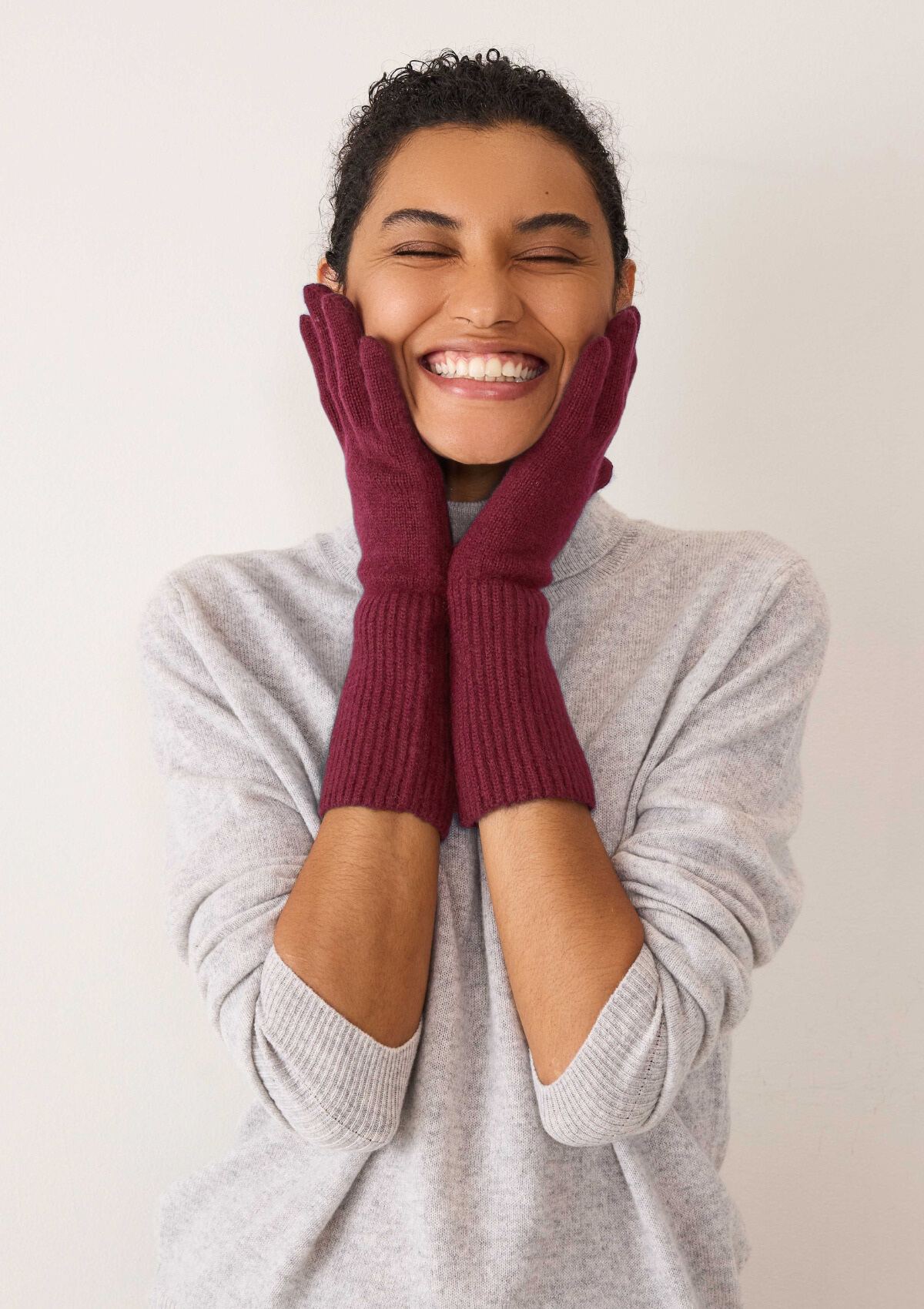 Cashmere Glove in Barolo Red