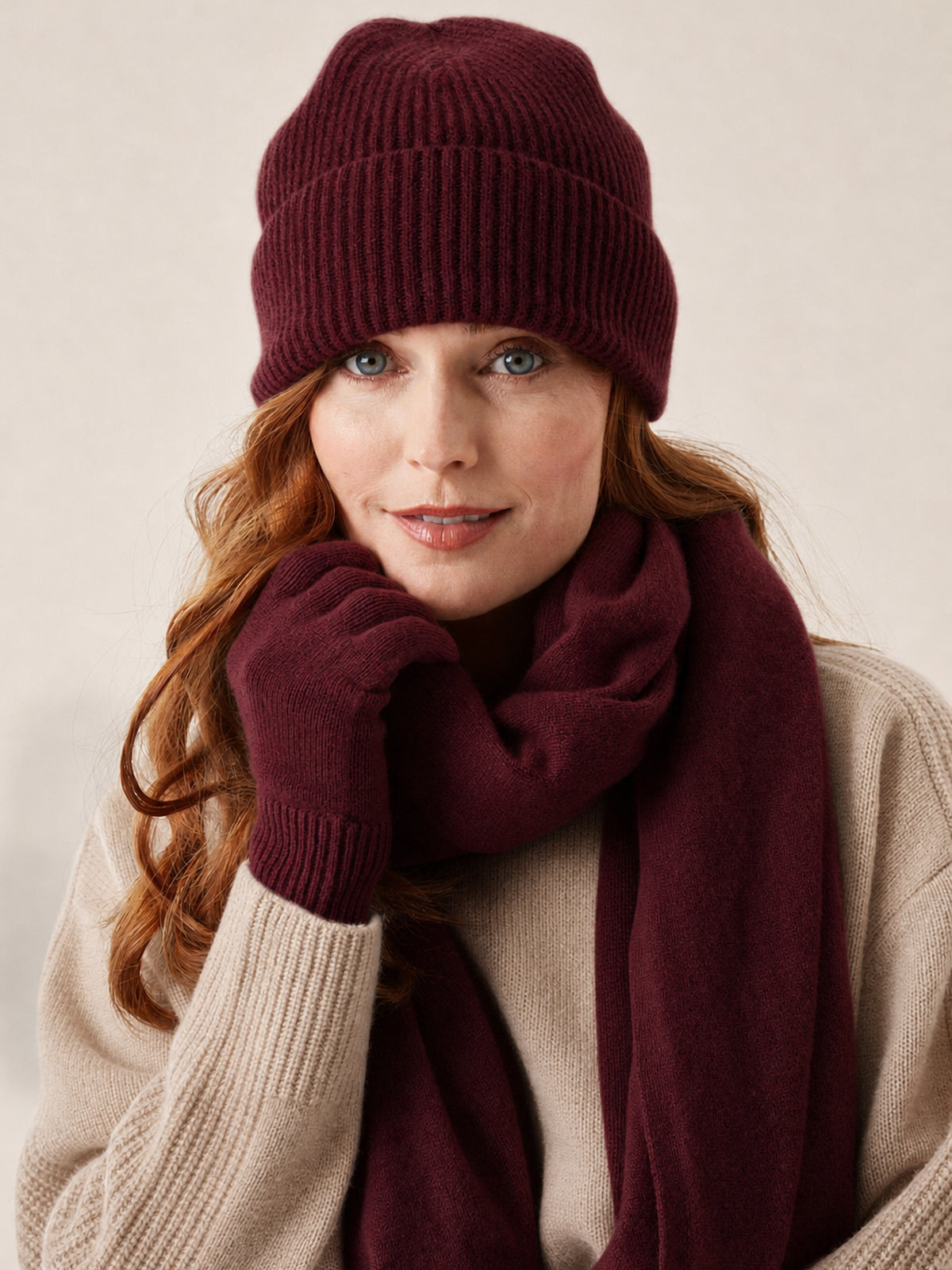 Cashmere Glove in Barolo Red
