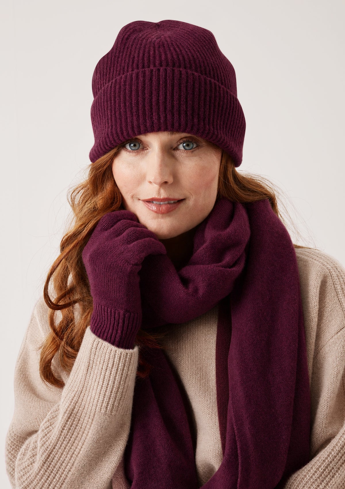 Cashmere Glove in Barolo Red
