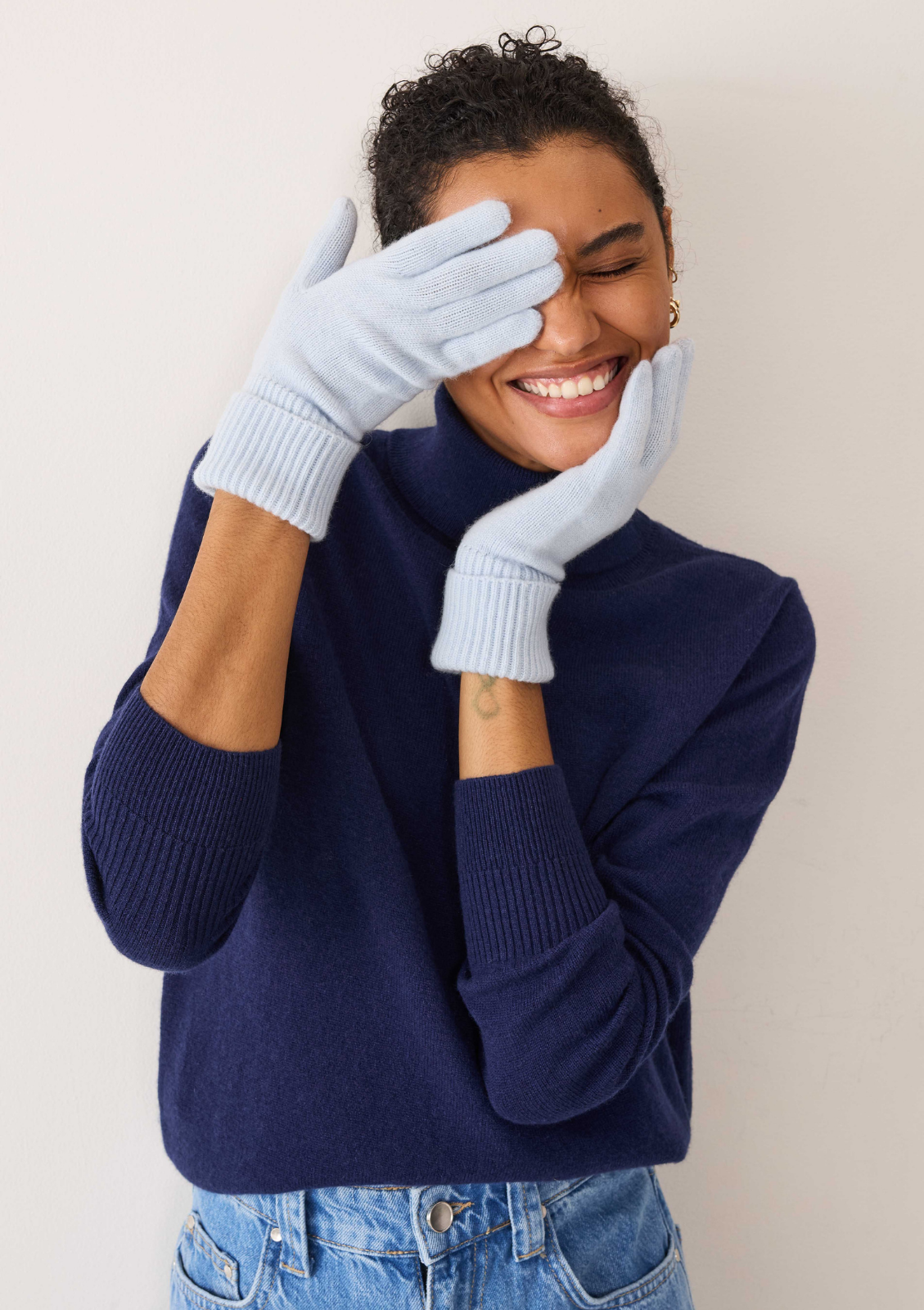 Cashmere Glove in Whisper Blue