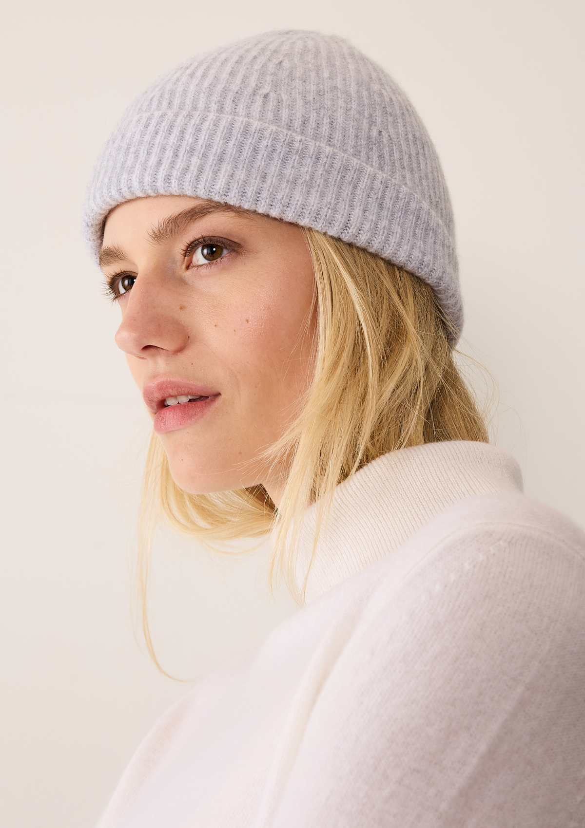 Cashmere Beanie in Foggy Grey