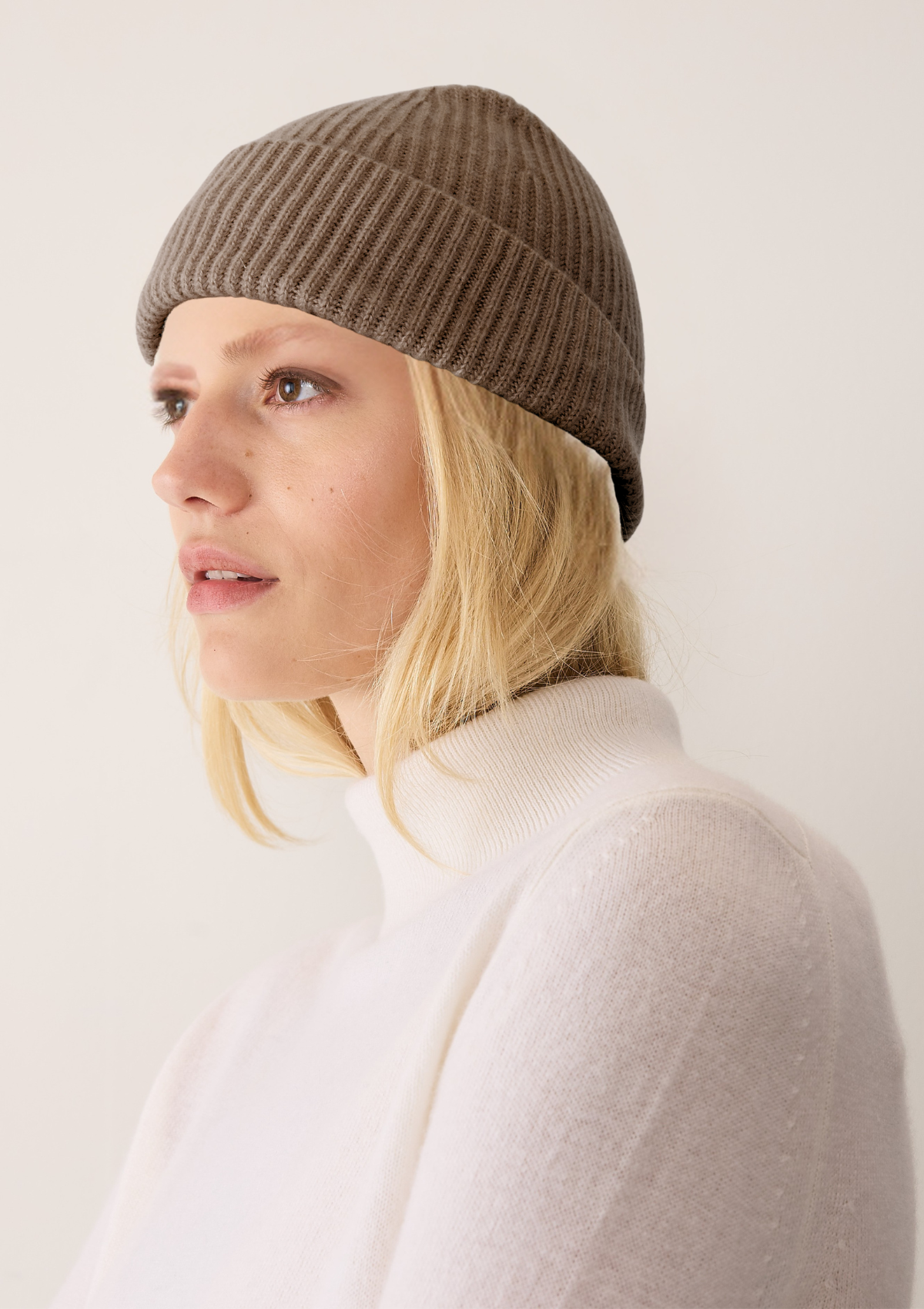 Cashmere Beanie in Toast