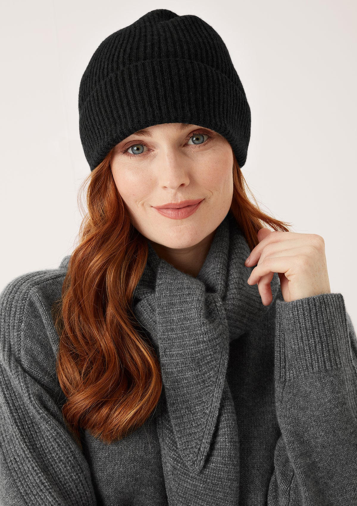 New Cashmere Beanie in Black