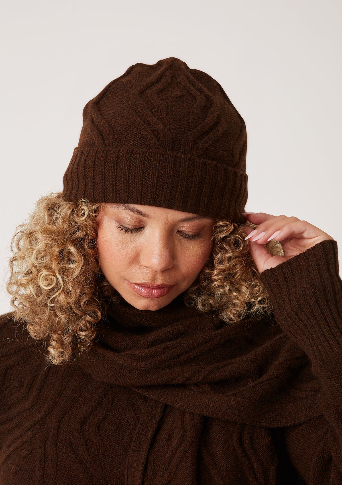 Cable Beanie in Americano Brown