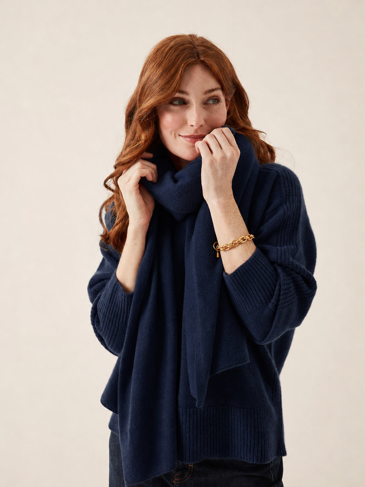 Lofty Cashmere Scarf in Midnight Blue