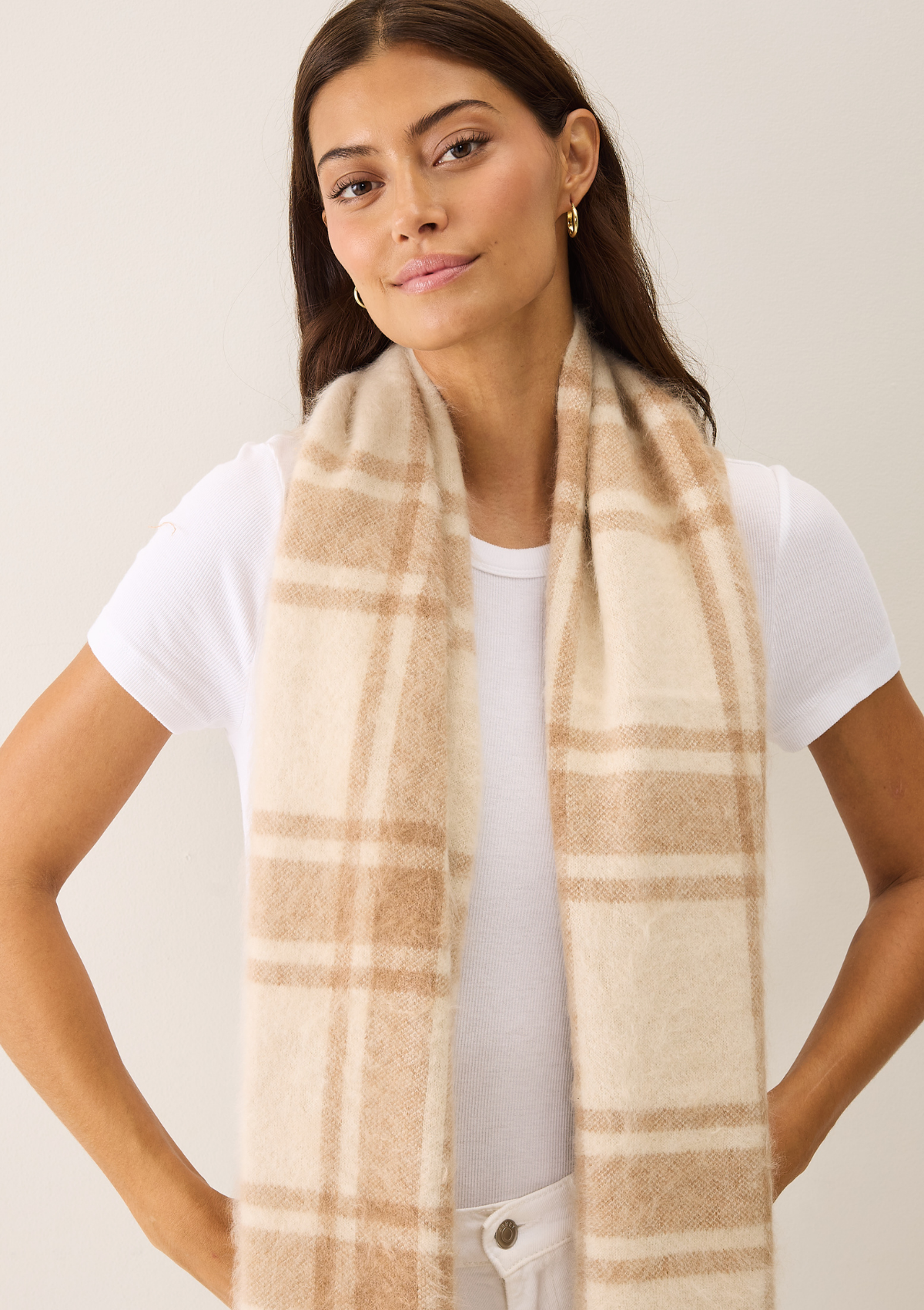 Brushed Checked Scarf in Porcelaine White & Woodcarving Brown