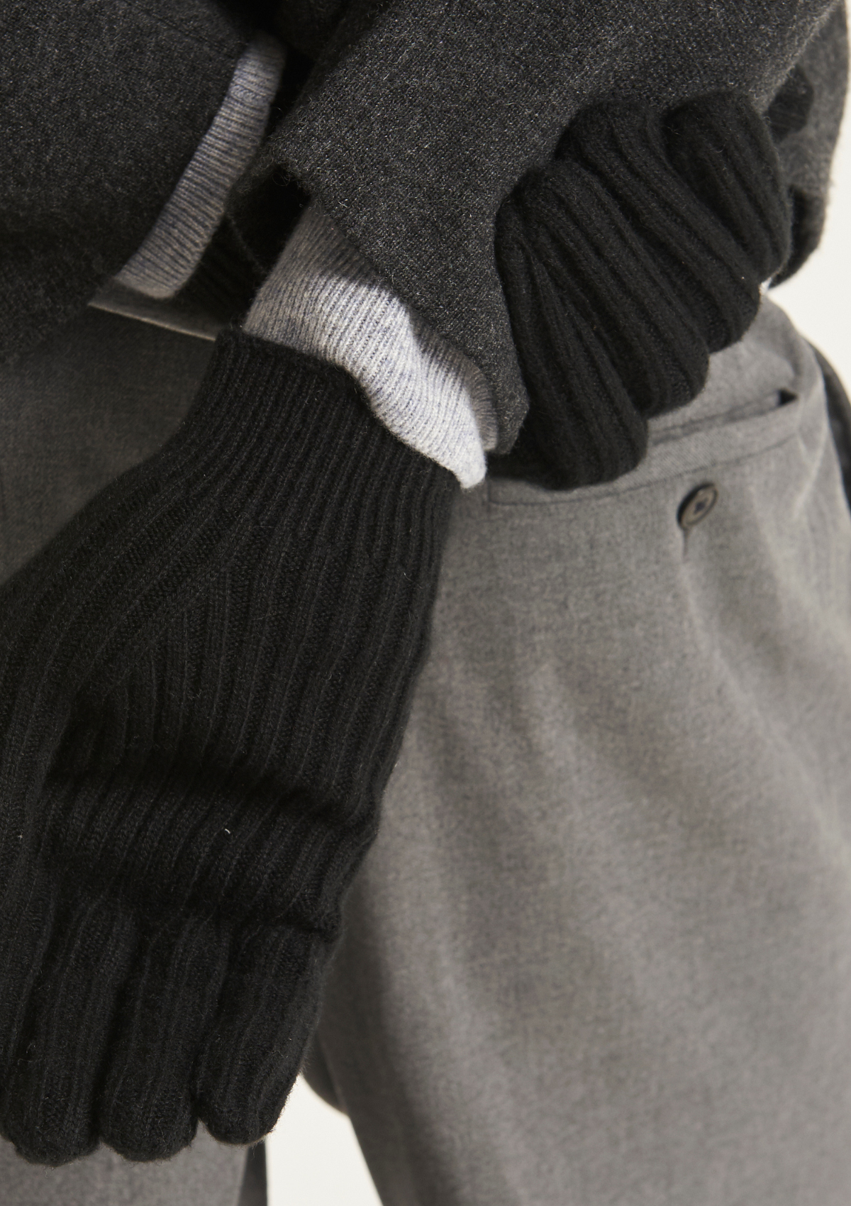 Mens Cashmere Gloves in Black