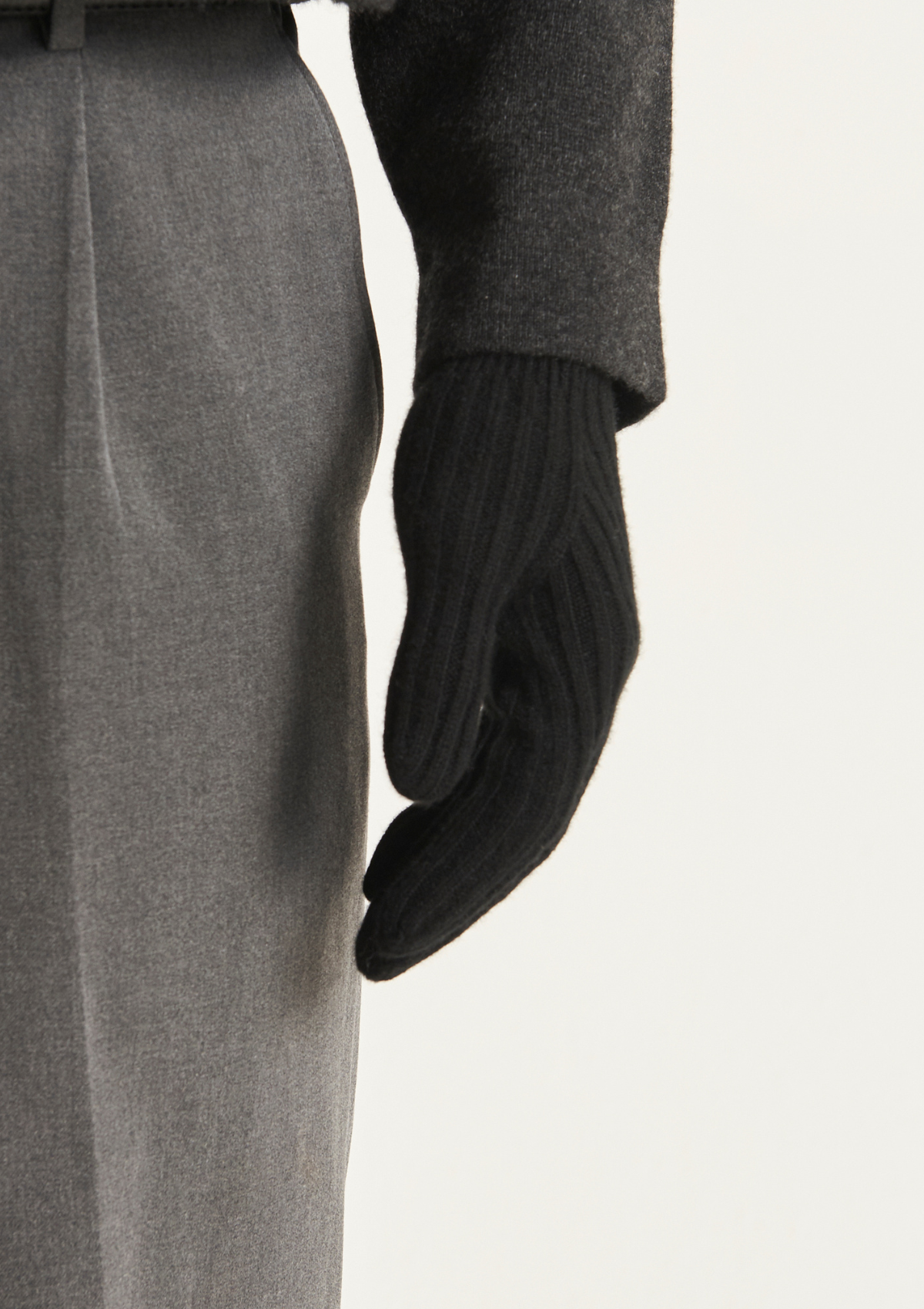 Mens Cashmere Gloves in Black