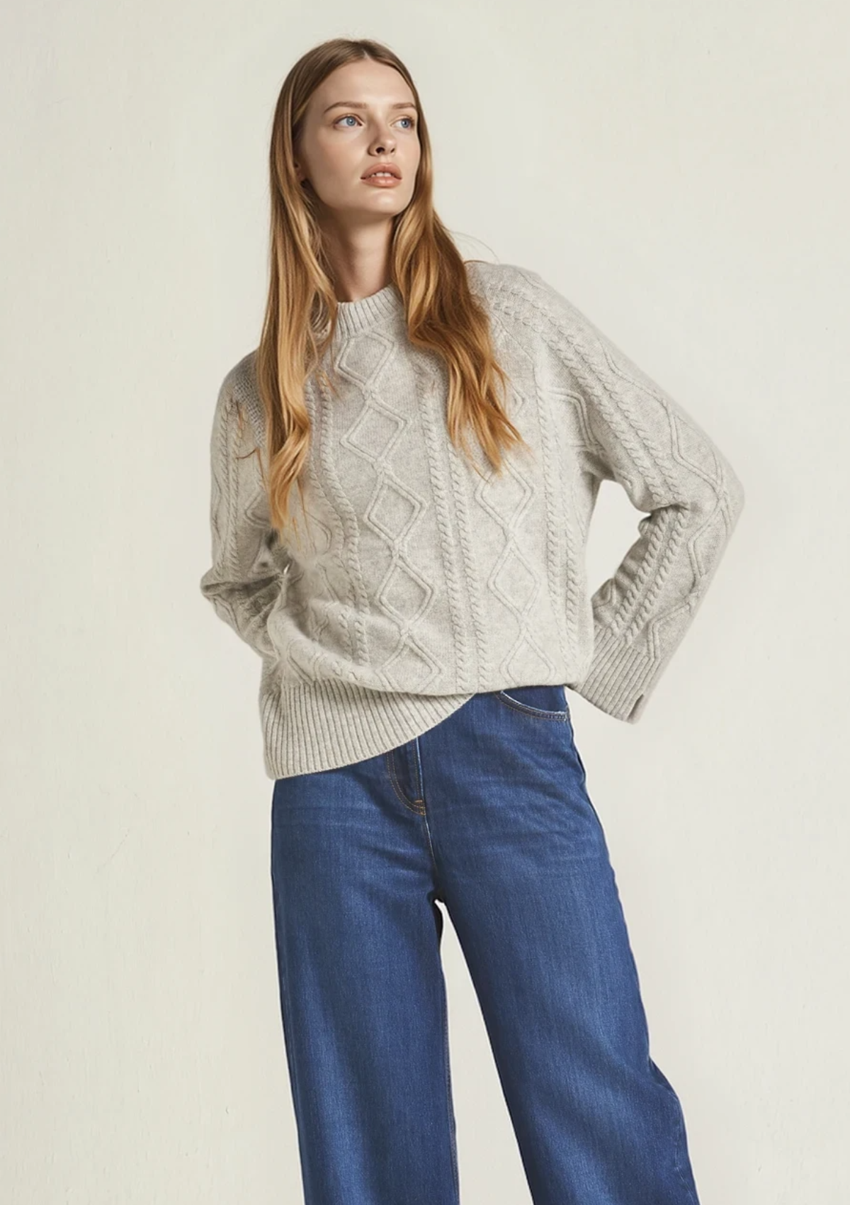 Cashmere Cable Crew Neck Sweater in Mist Grey