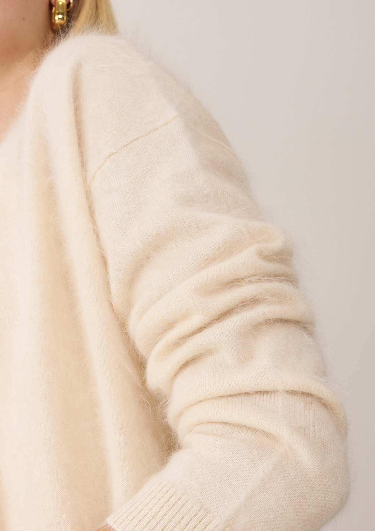 Brushed Cashmere Cardigan in Porcelaine White