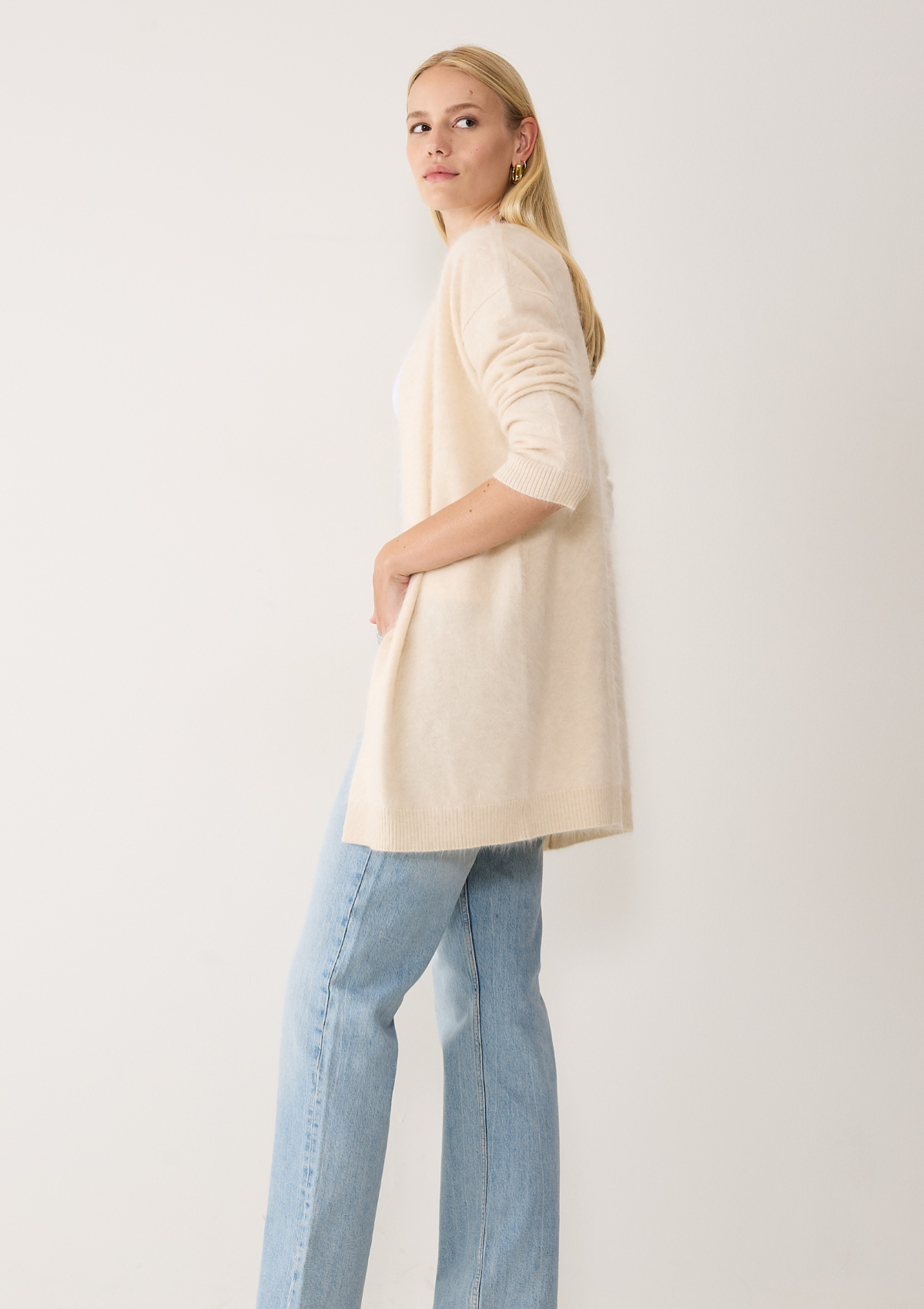 Brushed Cashmere Cardigan in Porcelaine White