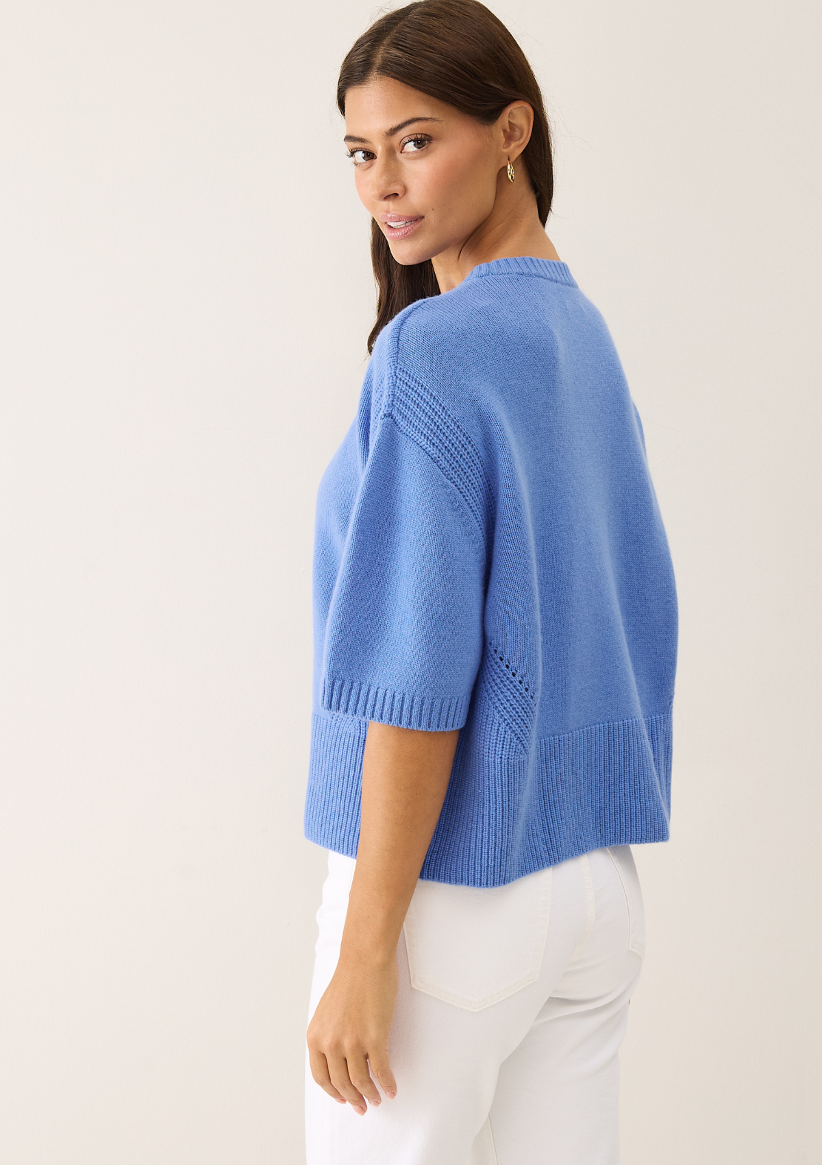 Ribbed Detail Lofty Cashmere Short-Sleeved Sweater in Cornflower Blue
