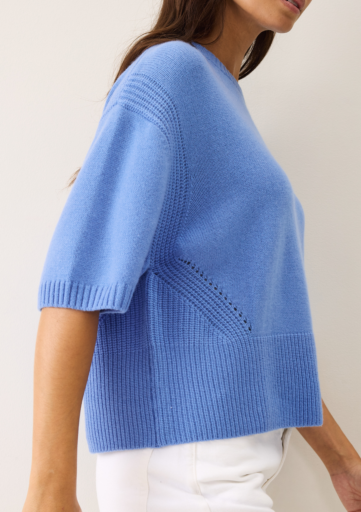 Ribbed Detail Lofty Cashmere Short-Sleeved Sweater in Cornflower Blue