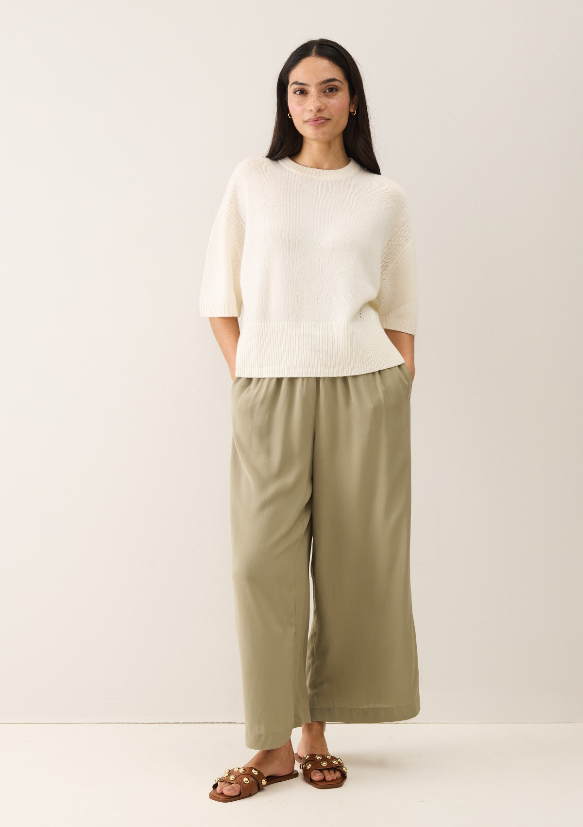 Ribbed Detail Lofty Cashmere Short-Sleeved Sweater in Snow White