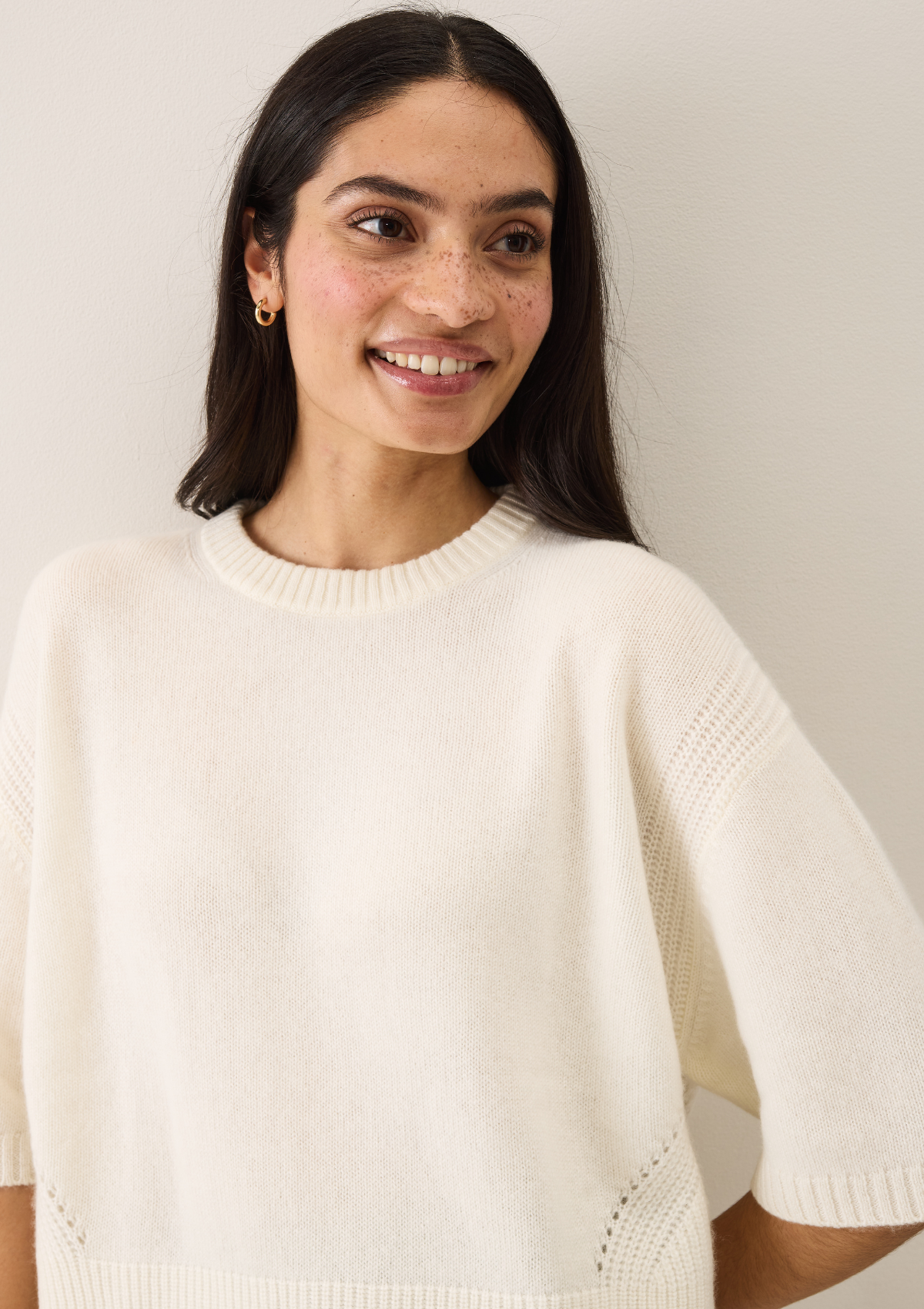 Ribbed Detail Lofty Cashmere Short-Sleeved Sweater in Snow White