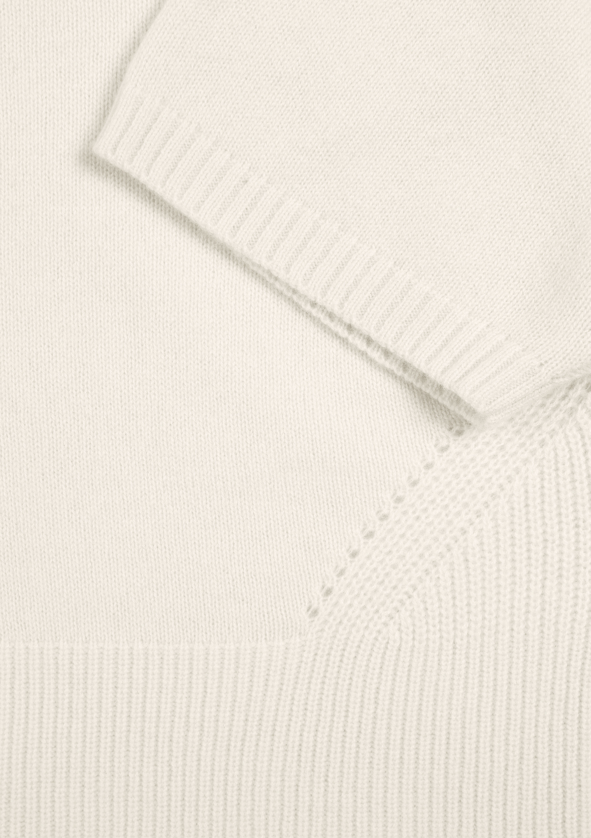 Ribbed Detail Lofty Cashmere Short-Sleeved Sweater in Snow White