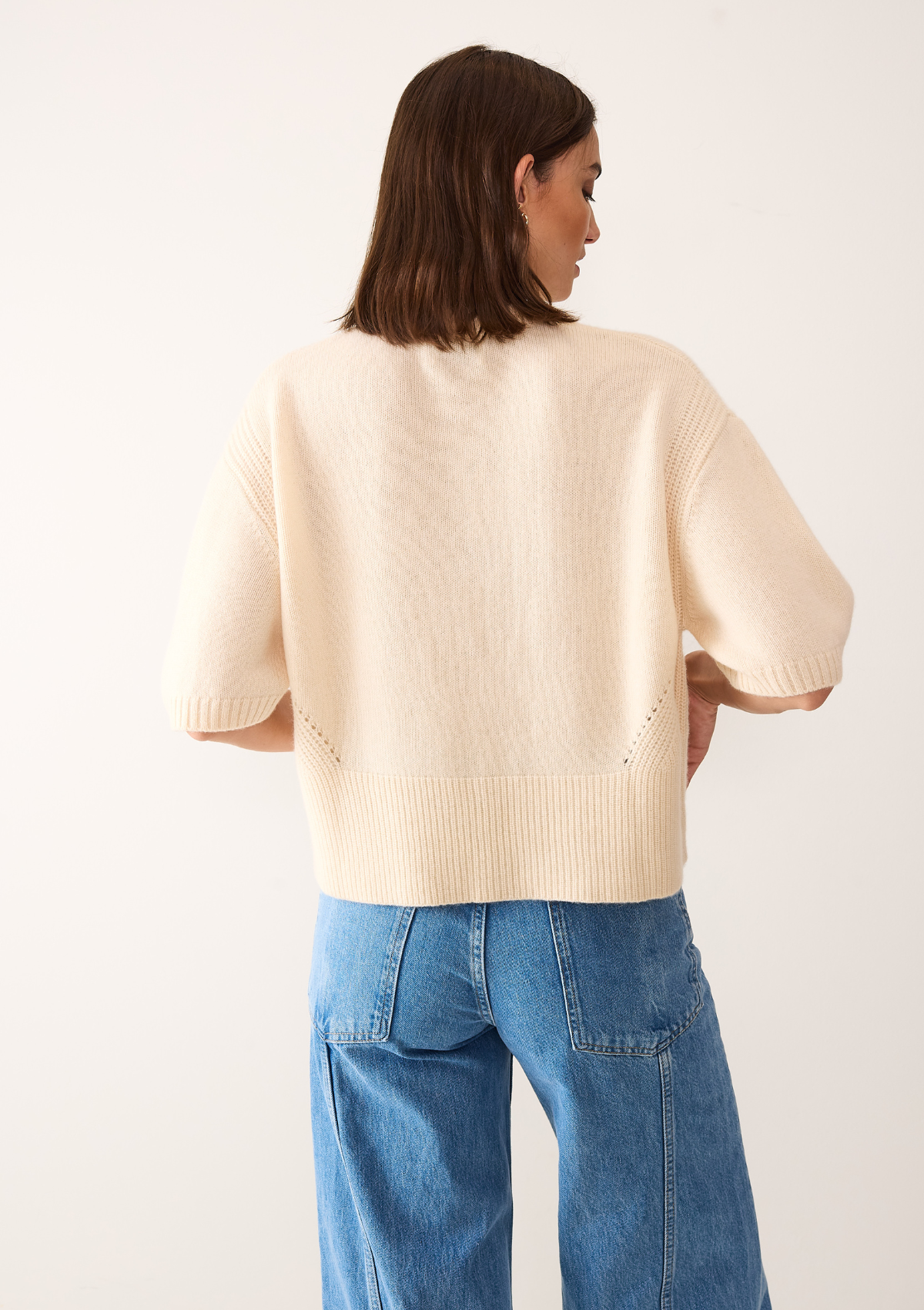 Ribbed Detail Lofty Cashmere Short-Sleeved Sweater in Latte