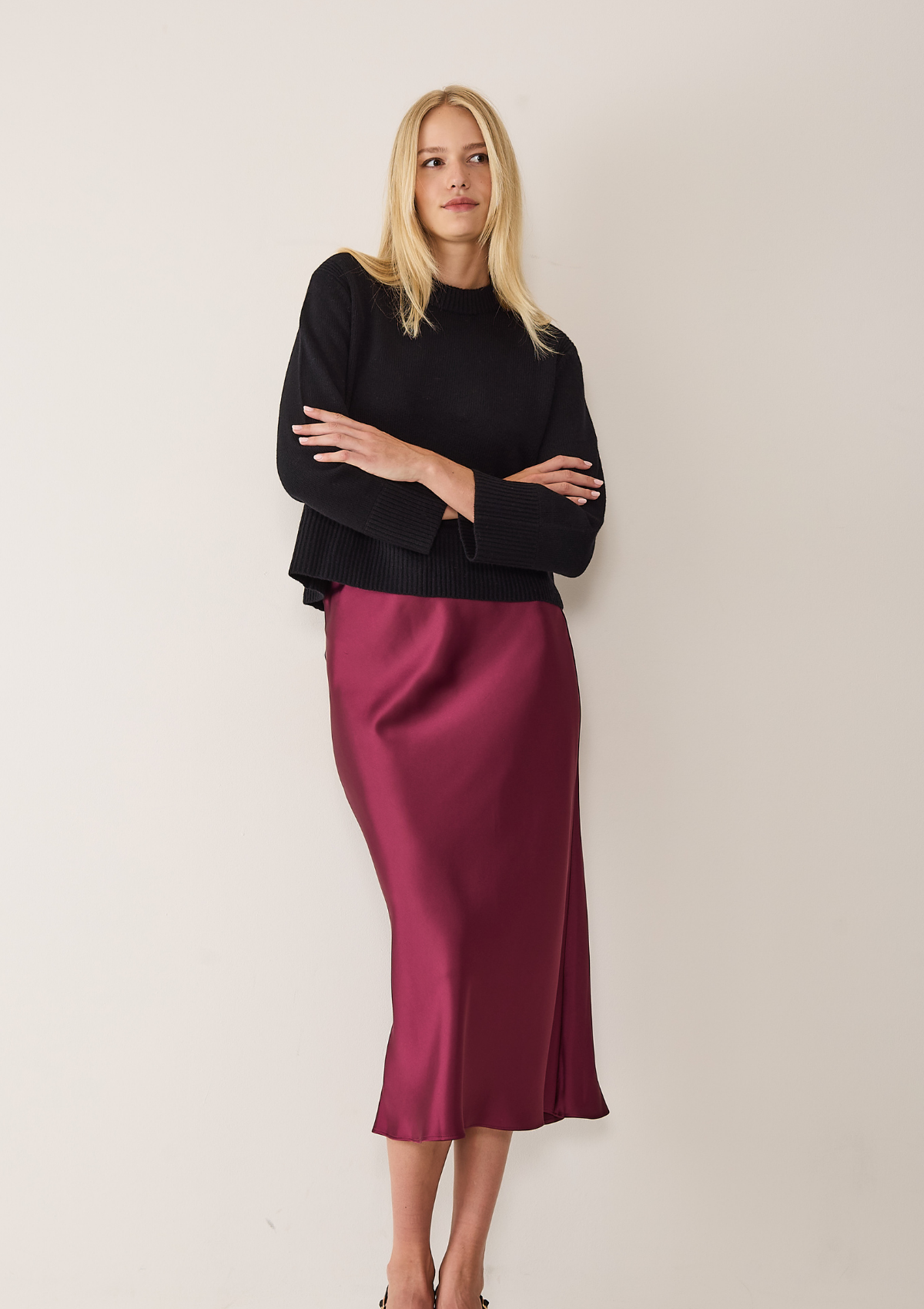 Cropped Cashmere Sweatshirt in Black