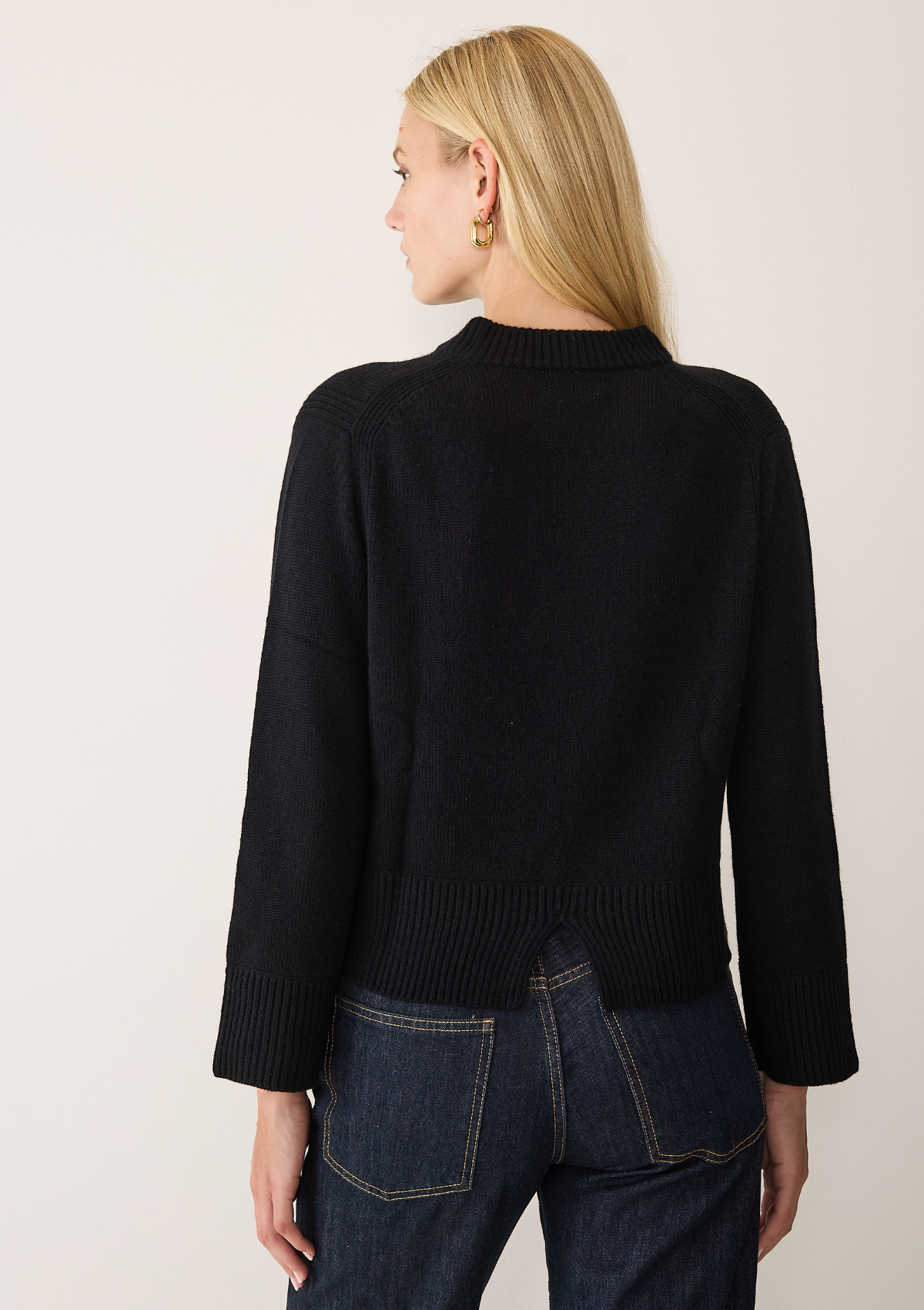 Cropped Cashmere Sweatshirt in Black