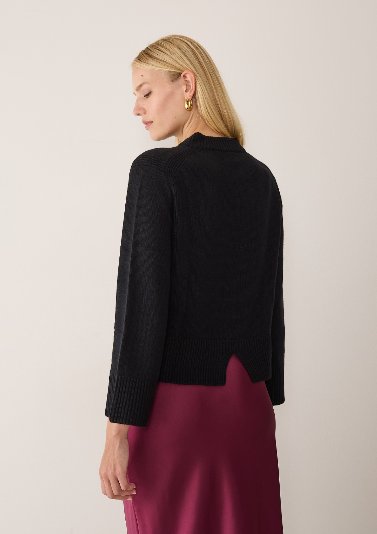 Cropped Cashmere Sweatshirt in Black