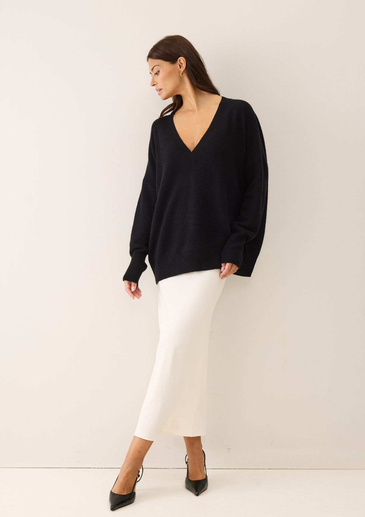 Relaxed Lofty V-Neck Sweater in Jet Black