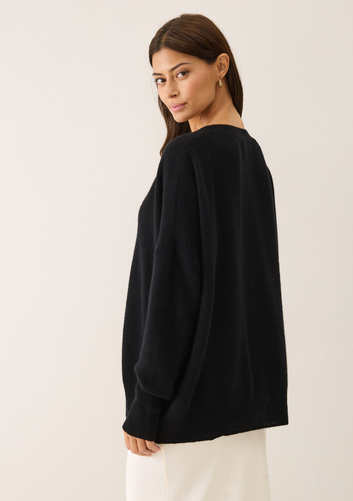 Relaxed Lofty V-Neck Sweater in Jet Black