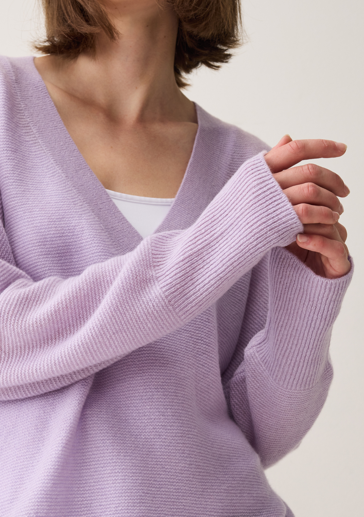 Relaxed Lofty V-Neck Sweater in Siberian Lilac