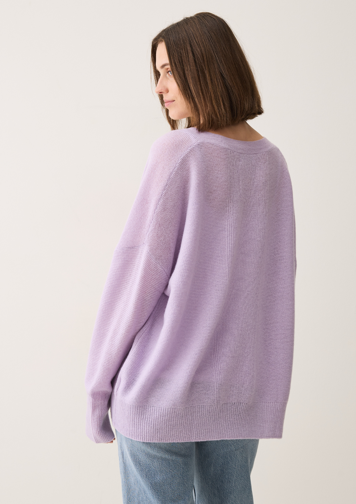 Relaxed Lofty V-Neck Sweater in Siberian Lilac