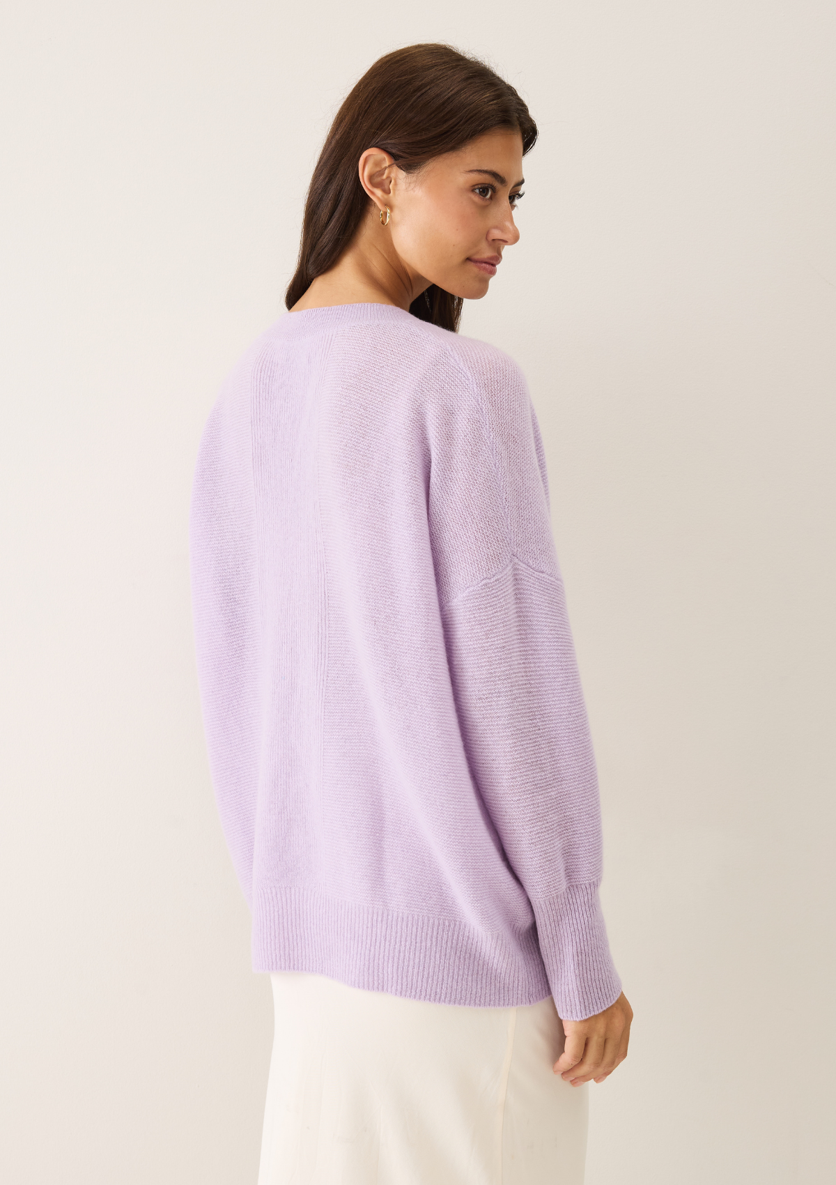 Relaxed Lofty V-Neck Sweater in Siberian Lilac