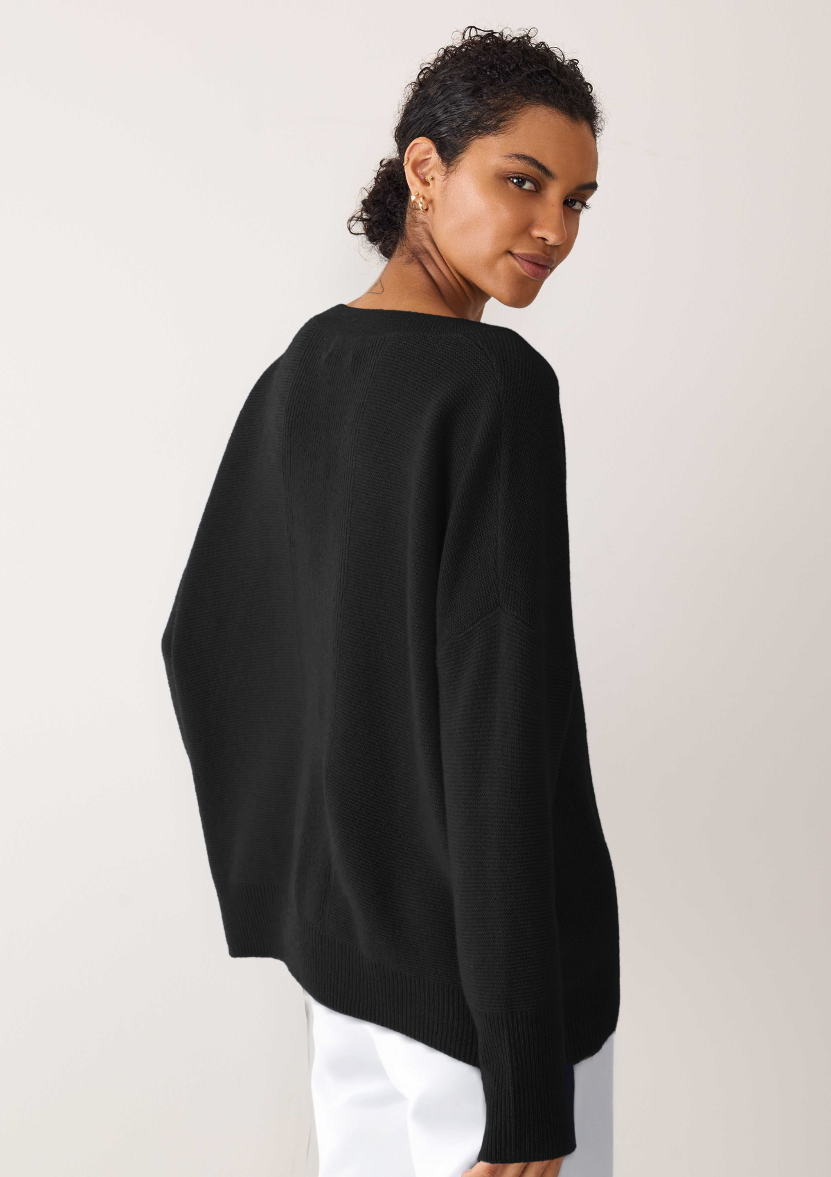Relaxed Lofty V Neck Sweater in Jet Black