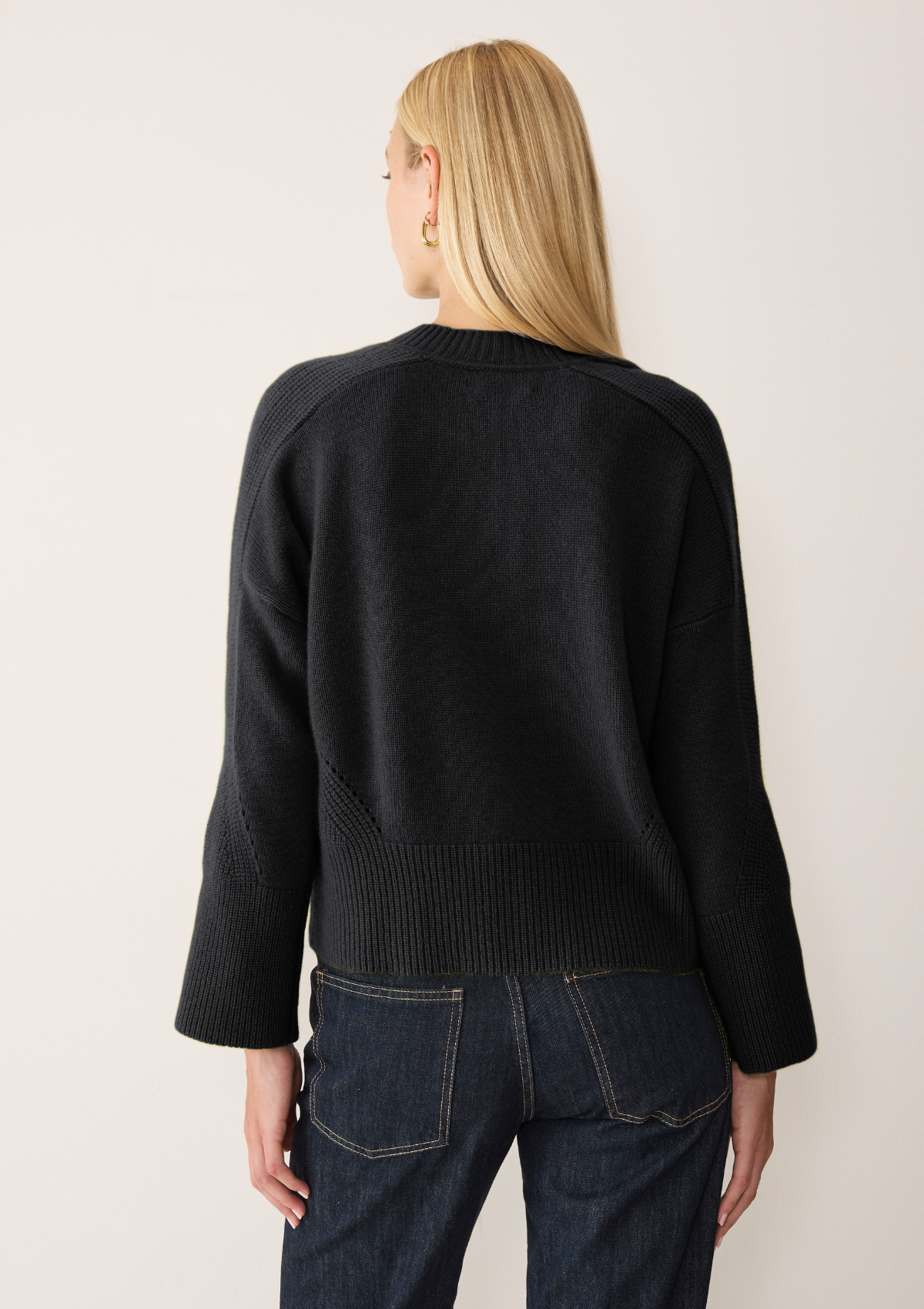 Ribbed Detail Lofty Crew Sweatshirt in Black