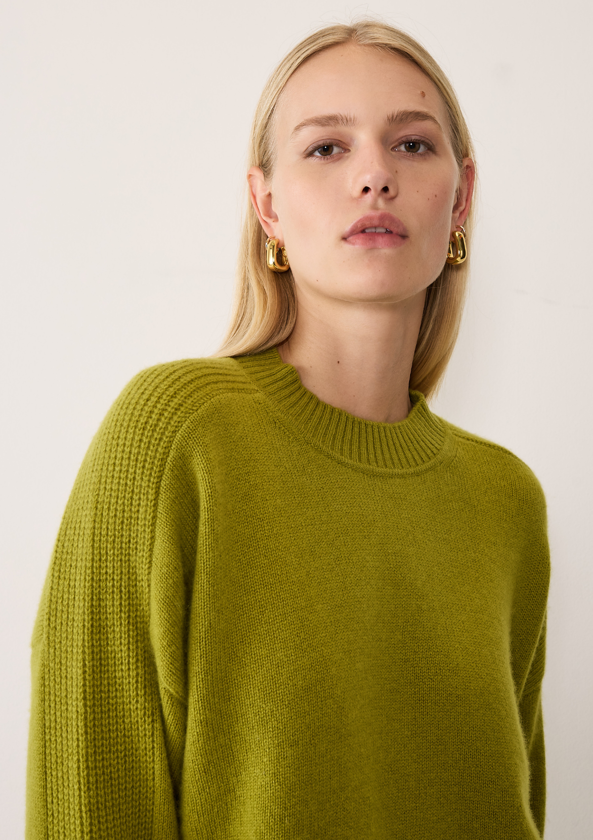 Ribbed Detail Lofty Crew Sweatshirt in Woodbine Green