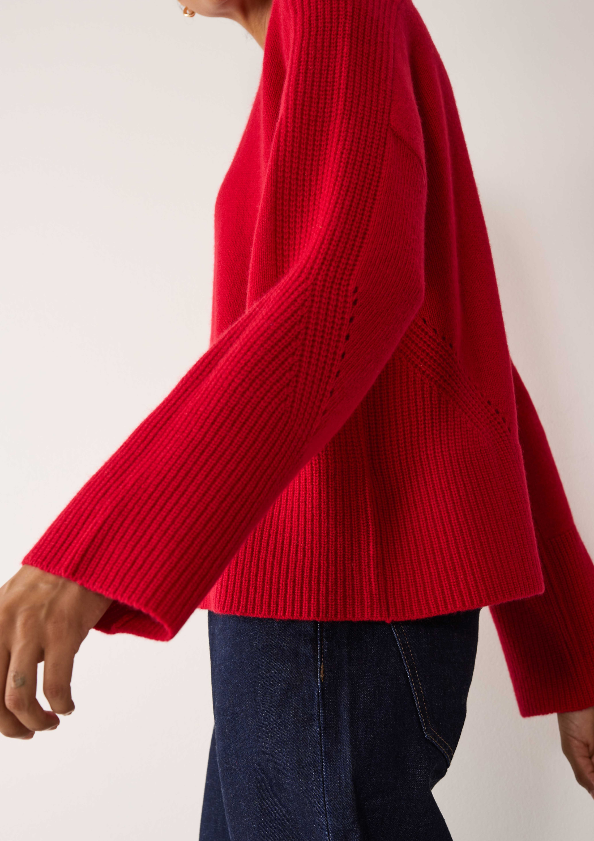 Ribbed Detail Lofty Crew Sweatshirt in Crimson Red
