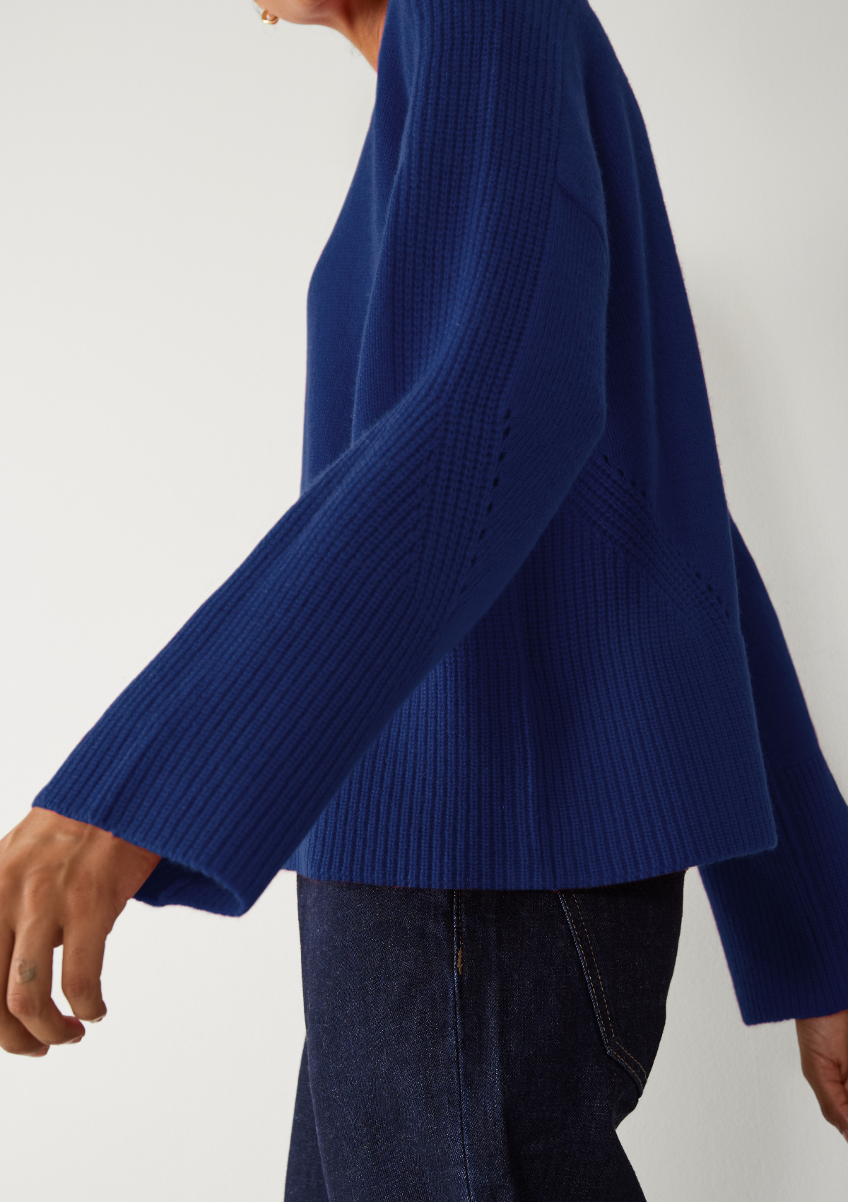 Ribbed Detail Lofty Crew Sweatshirt in Sodalite Blue