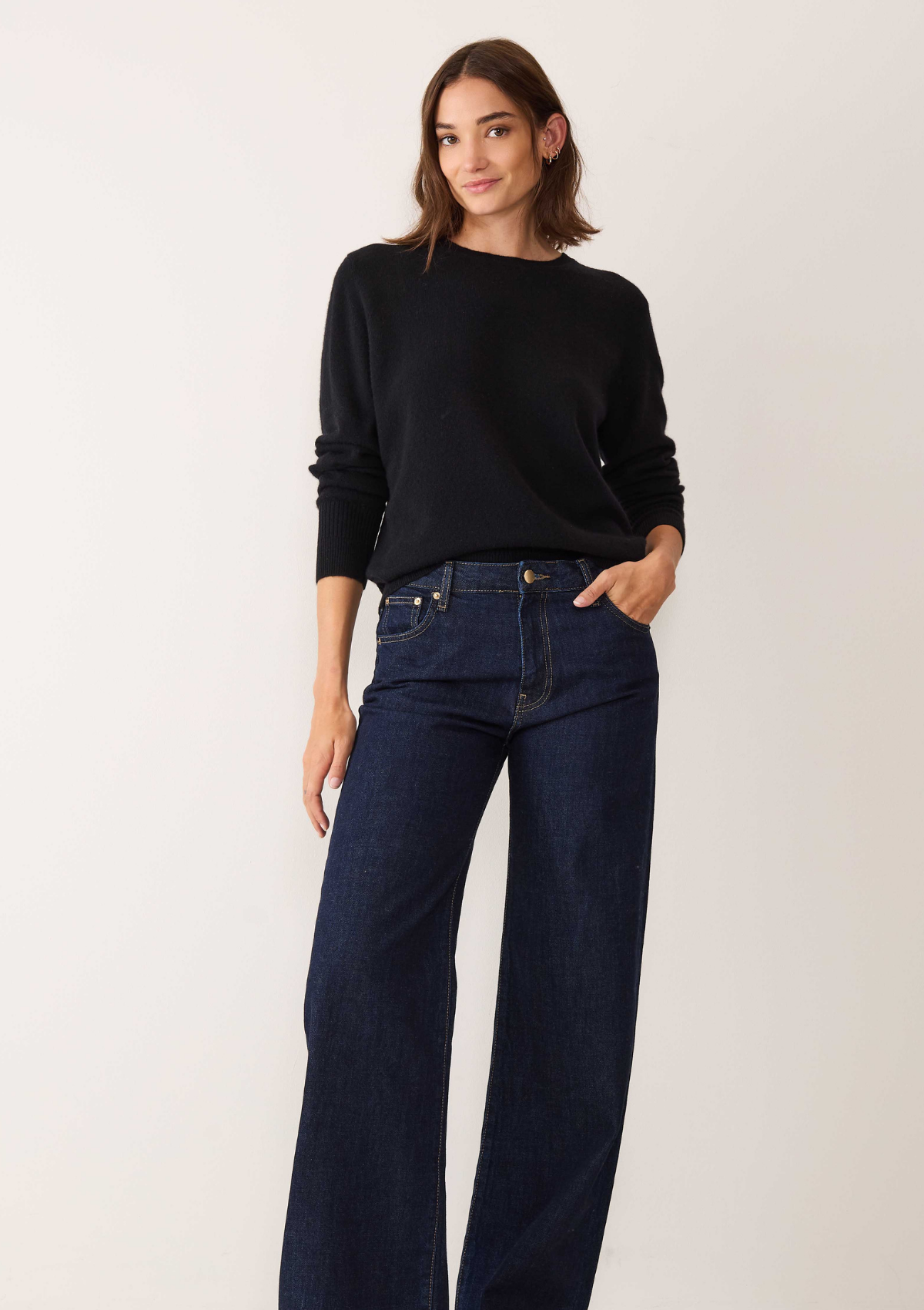 Cashmere Crew Neck Sweater in Jet Black