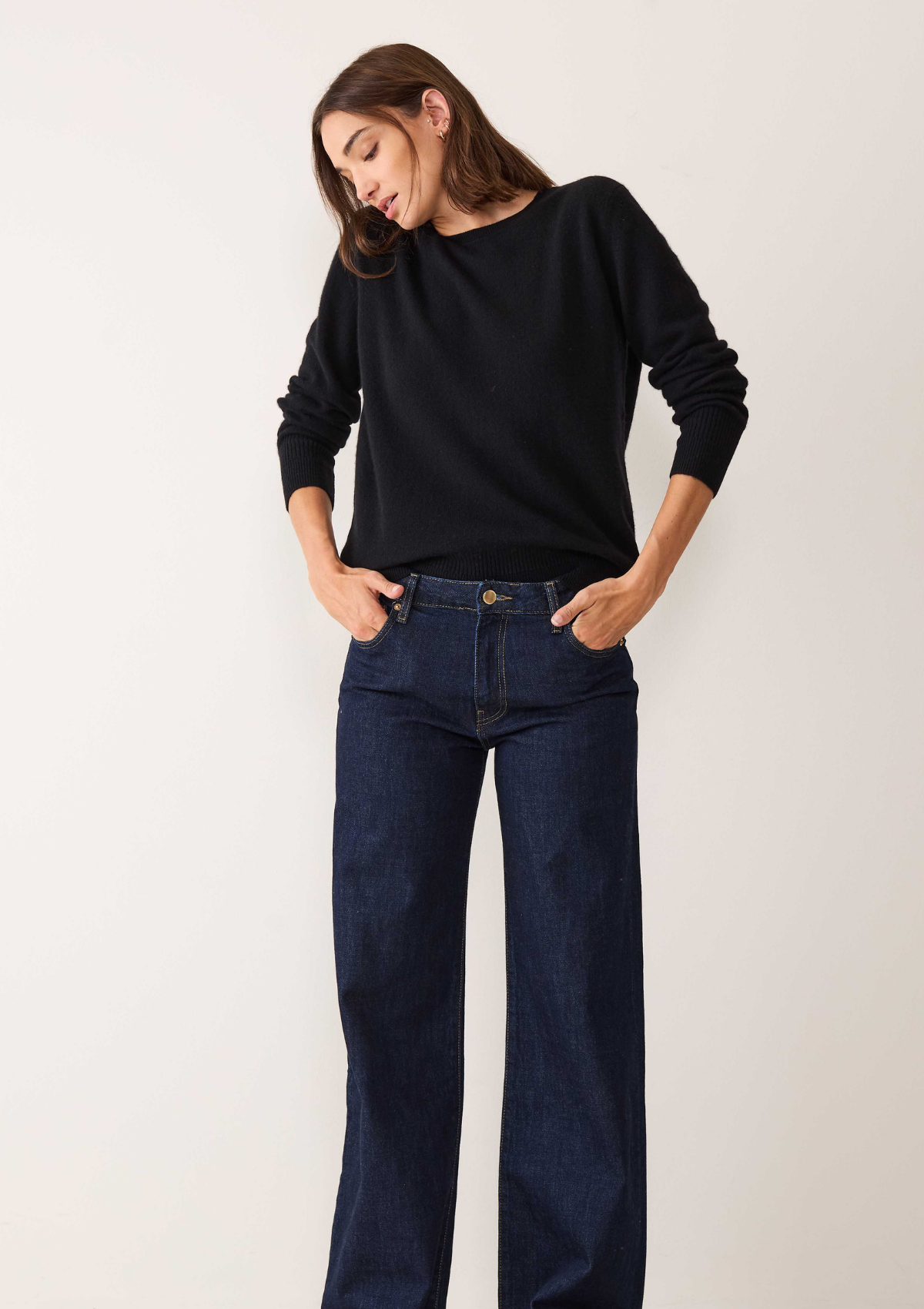 Cashmere Crew Neck Sweater in Jet Black