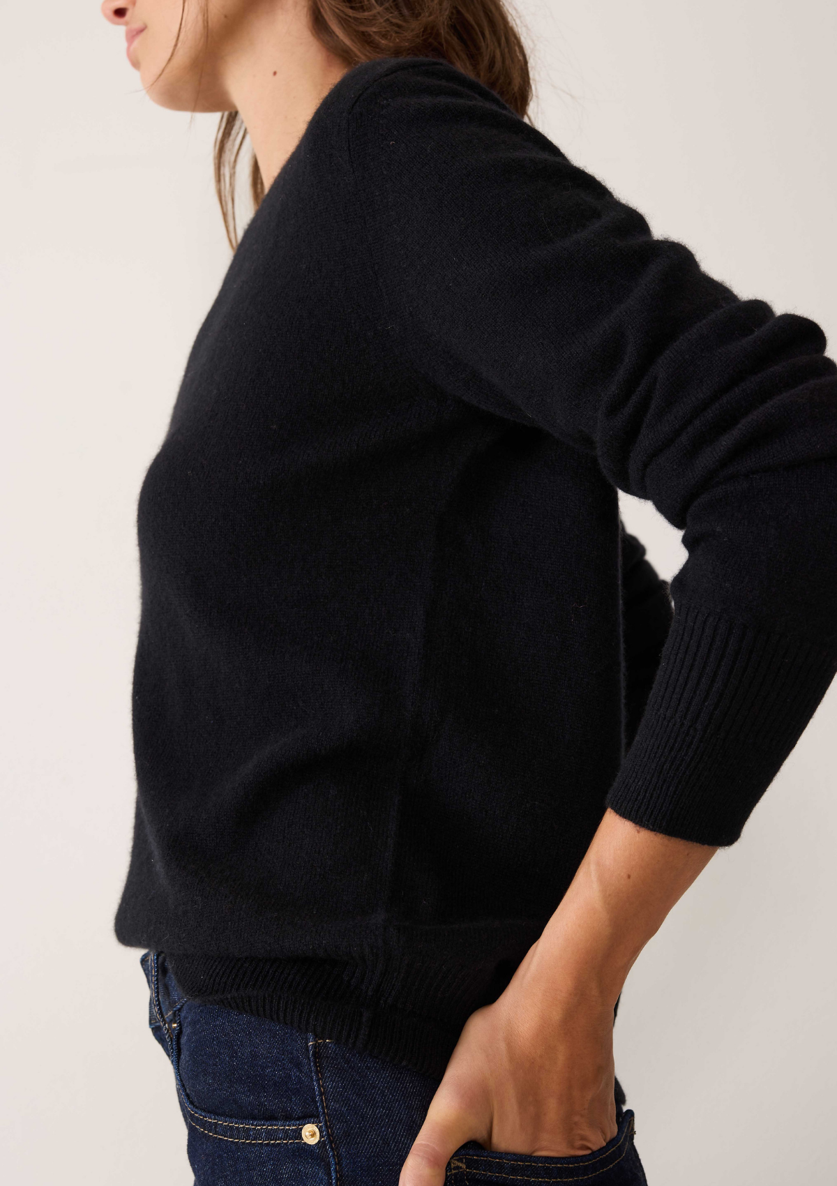 Cashmere Crew Neck Sweater in Jet Black