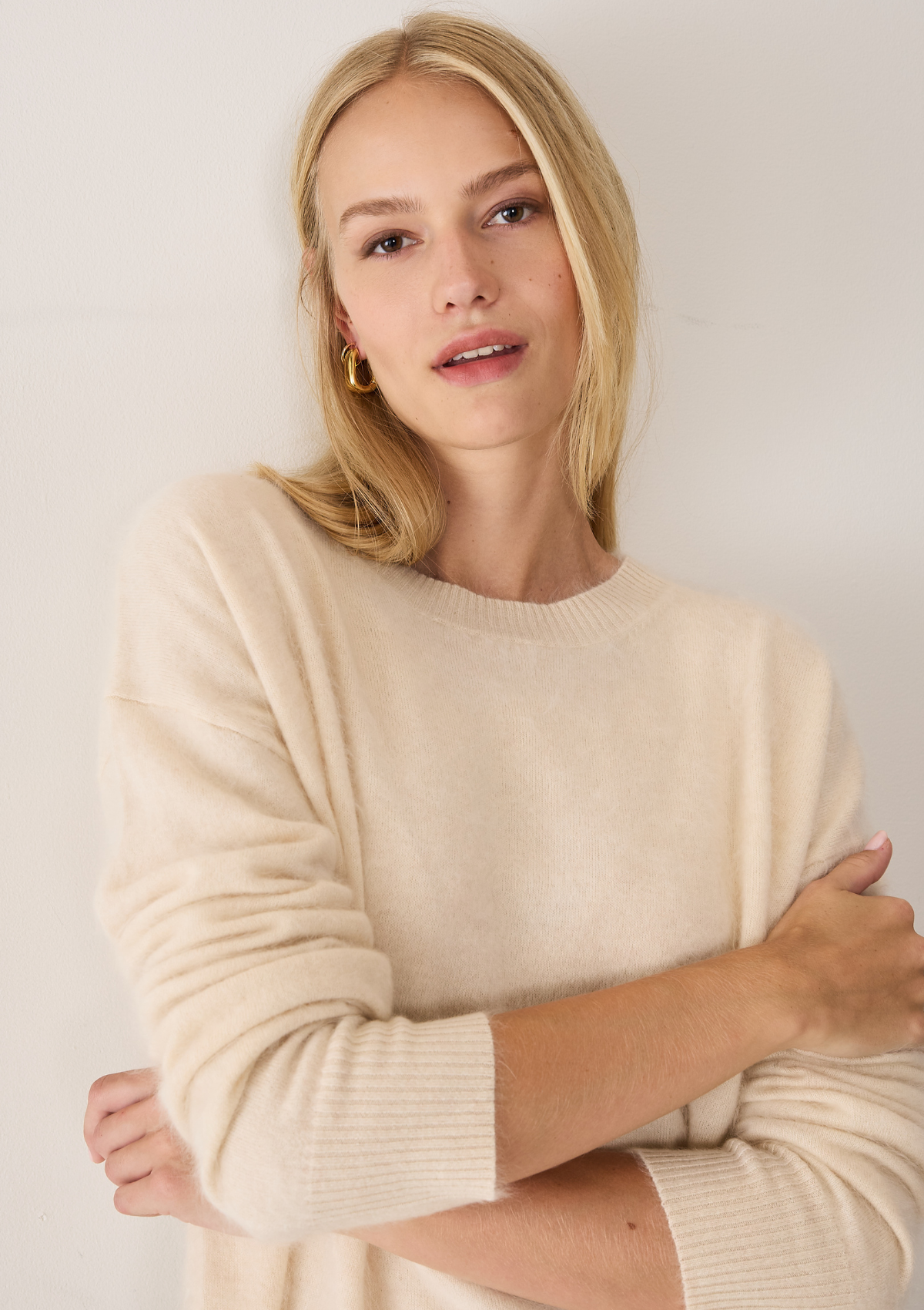 Brushed Cashmere Sweater in Porcelaine White