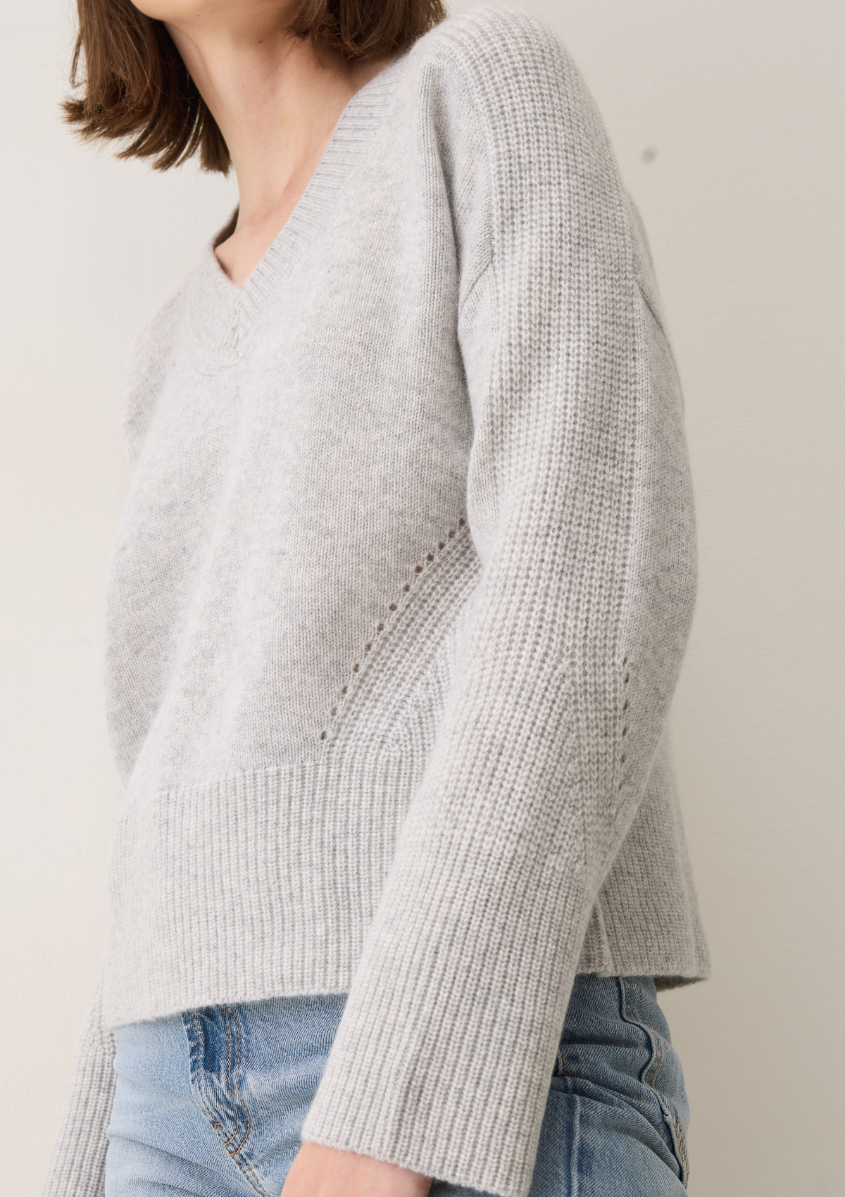 V-Neck Lofty Sweatshirt in Foggy Grey