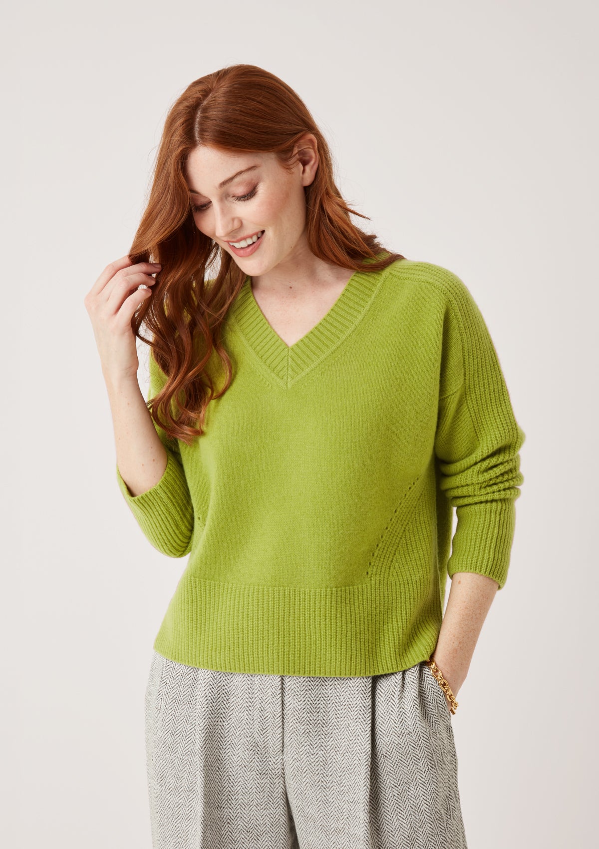 V Neck Lofty Sweatshirt in Pear Green