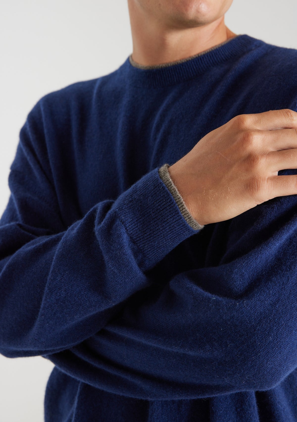 Mens Cashmere Crew Neck Sweater in Midnight Blue