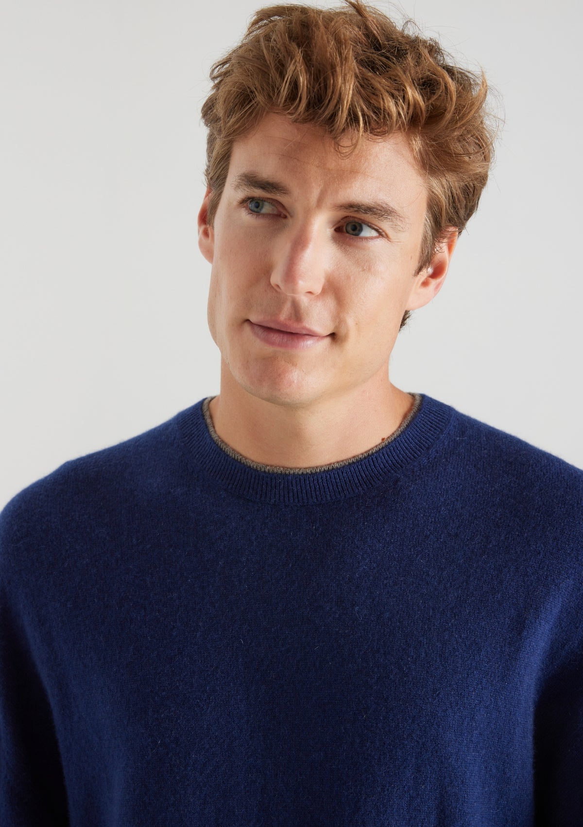 Mens Cashmere Crew Neck Sweater in Midnight Blue