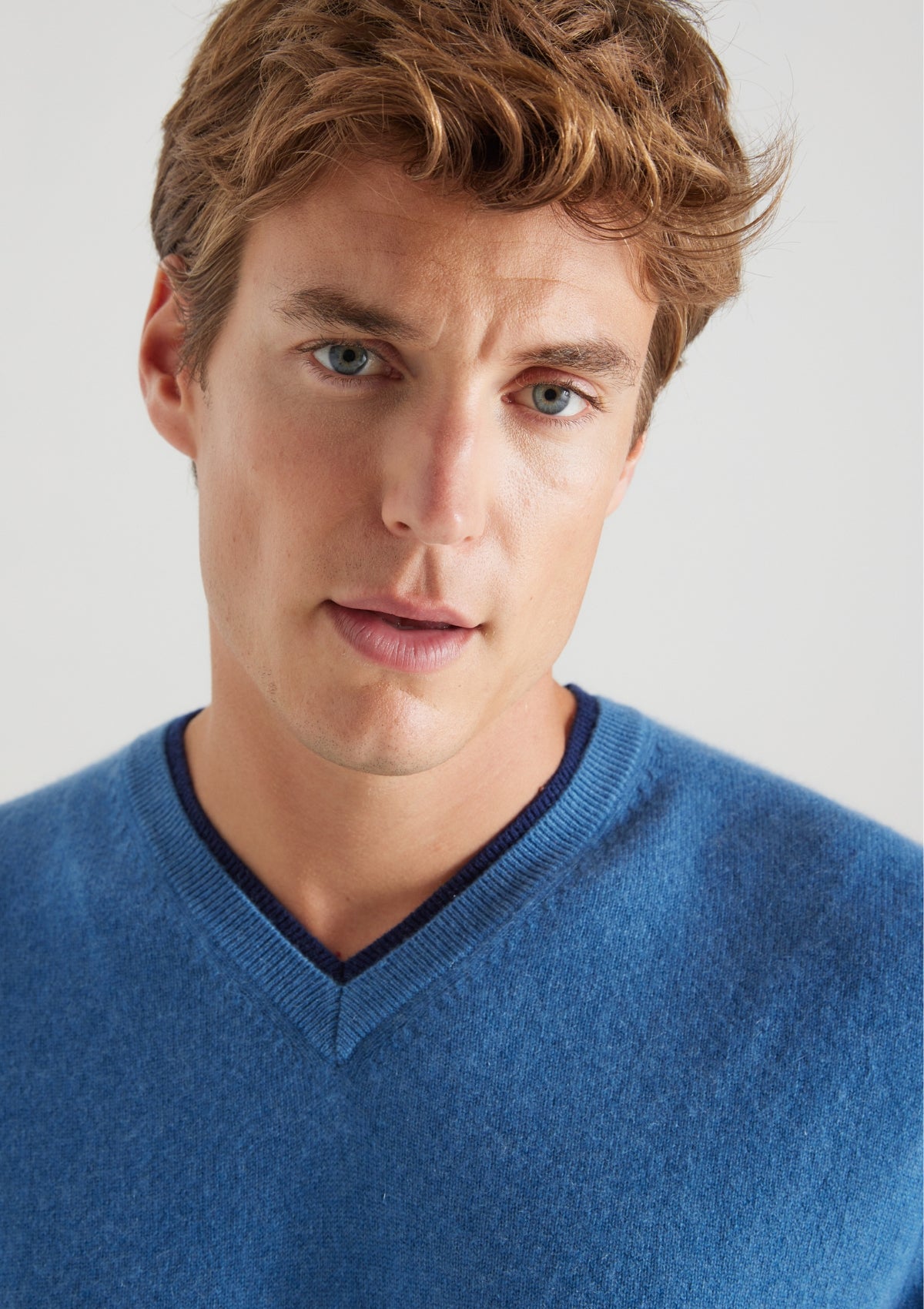Mens Cashmere V Neck Sweater in Marina Blue
