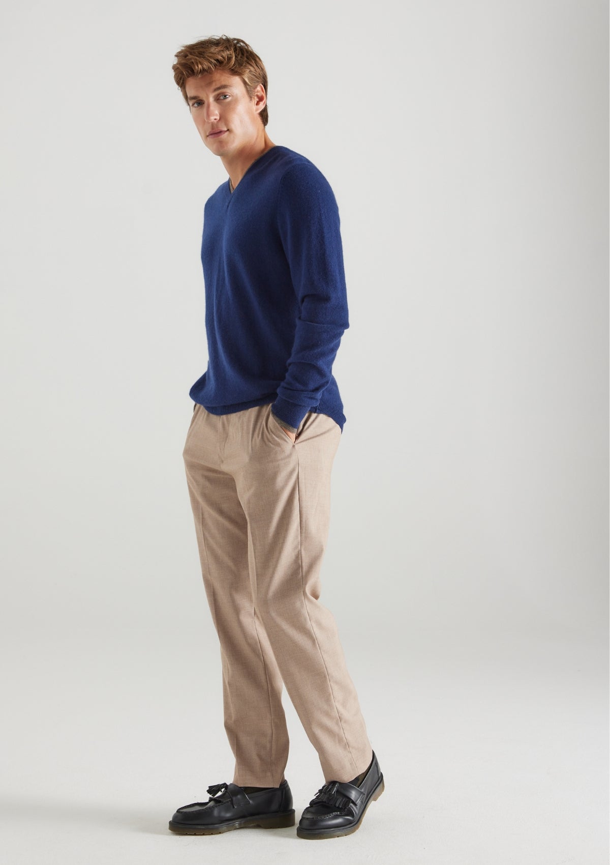 Mens Cashmere V Neck Sweater in Midnight Blue