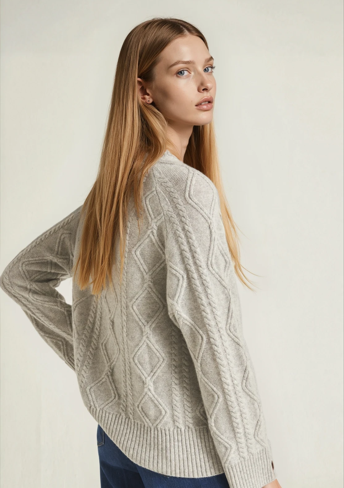 Cashmere Cable Crew Neck Sweater in Mist Grey