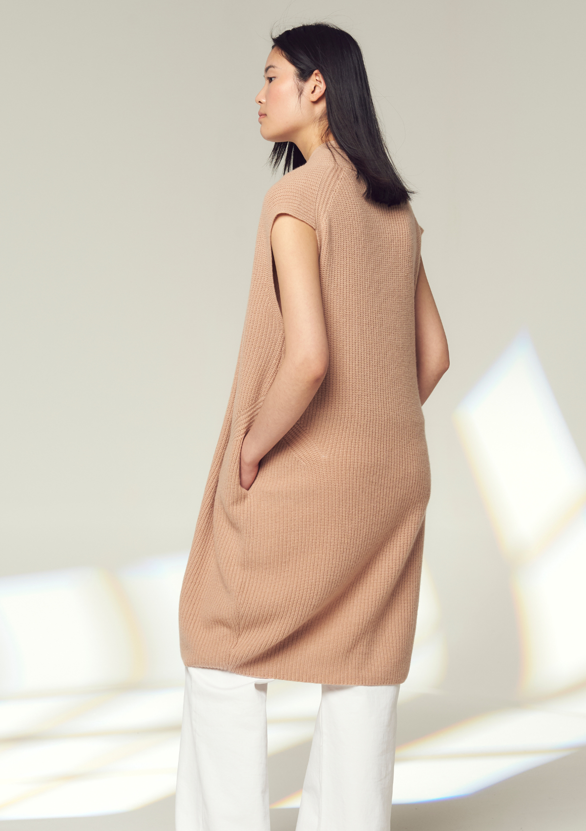 Ribbed Cashmere Longline Sleeveless Cardigan in Toffee