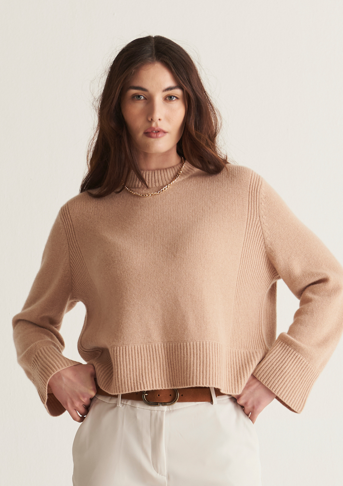 Cropped Cashmere Sweatshirt in Toffee
